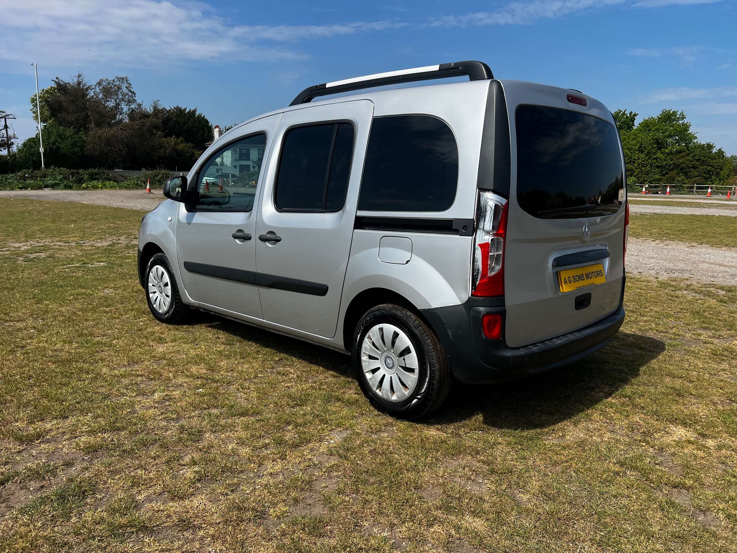 A 2019 MERCEDES-BENZ CITAN 1.5 109 CDI BlueEfficiency Tourer 5dr Diesel Manual L2 Euro 6 (s/s) (5 Seat) (90 ps) A 2019 MERCEDES-BENZ CITAN 1.5 109 CDI BlueEfficiency Tourer 5dr Diesel Manual L2 Euro 6 (s/s) (5 Seat) (90 ps)