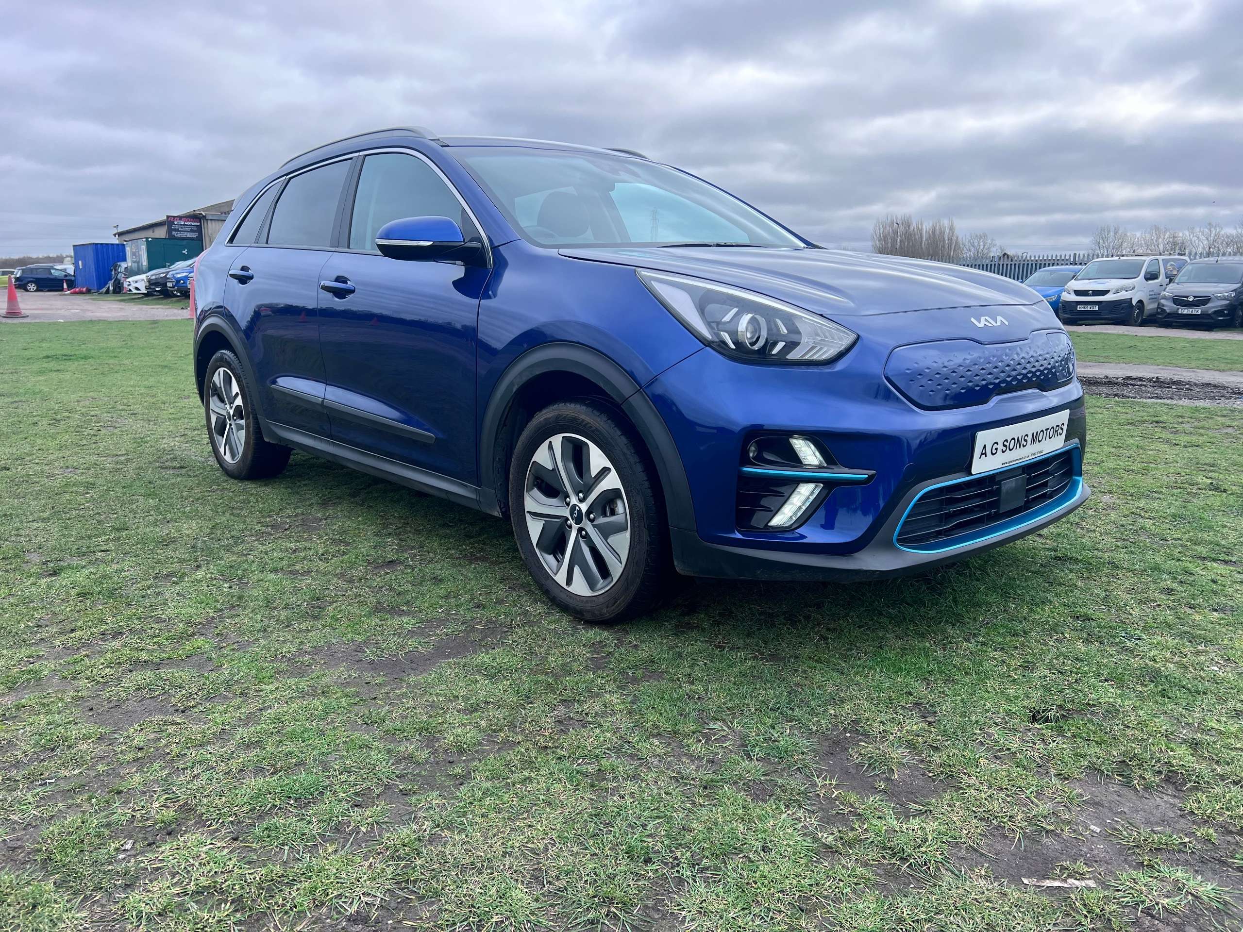 A 2022 KIA NIRO 2 A 2022 KIA NIRO 2
