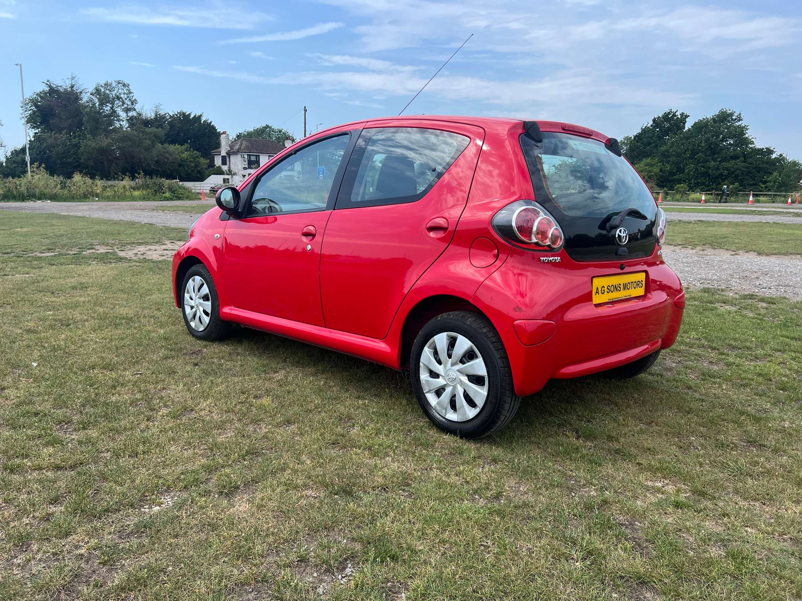 A 2014 TOYOTA AYGO 1.0 VVT-i Move Hatchback 5dr Petrol Manual Euro 5 (68 ps) A 2014 TOYOTA AYGO 1.0 VVT-i Move Hatchback 5dr Petrol Manual Euro 5 (68 ps)