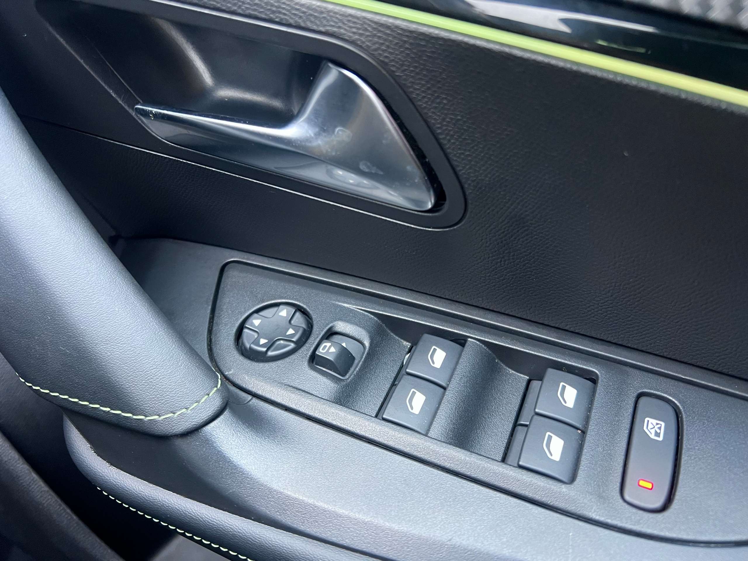 2024 PEUGEOT 2008 2024 PEUGEOT 2008