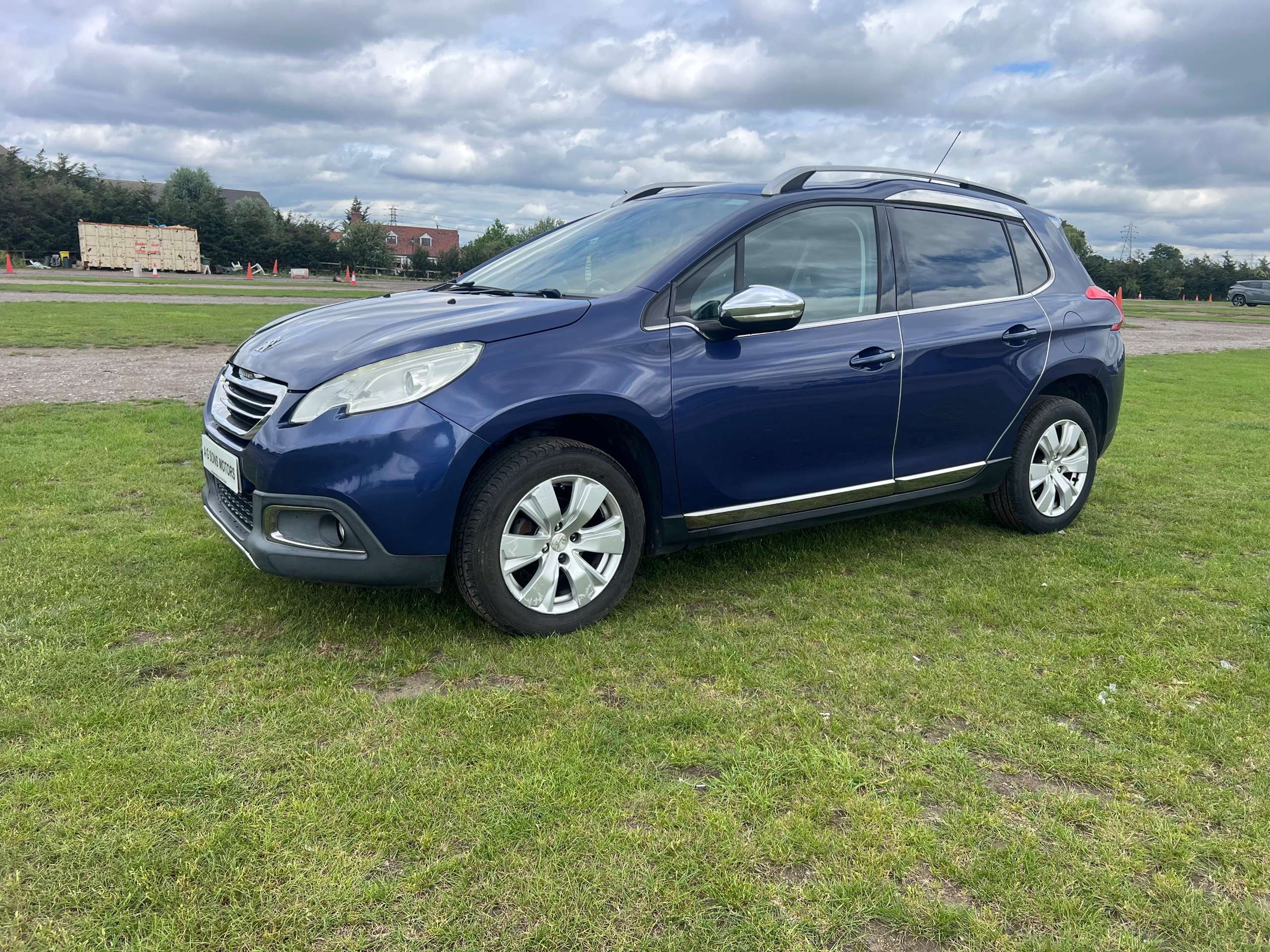 A 2015 PEUGEOT 2008 1.6 e-HDi Allure SUV 5dr Diesel EGC Euro 5 (s/s) (92 ps) A 2015 PEUGEOT 2008 1.6 e-HDi Allure SUV 5dr Diesel EGC Euro 5 (s/s) (92 ps)