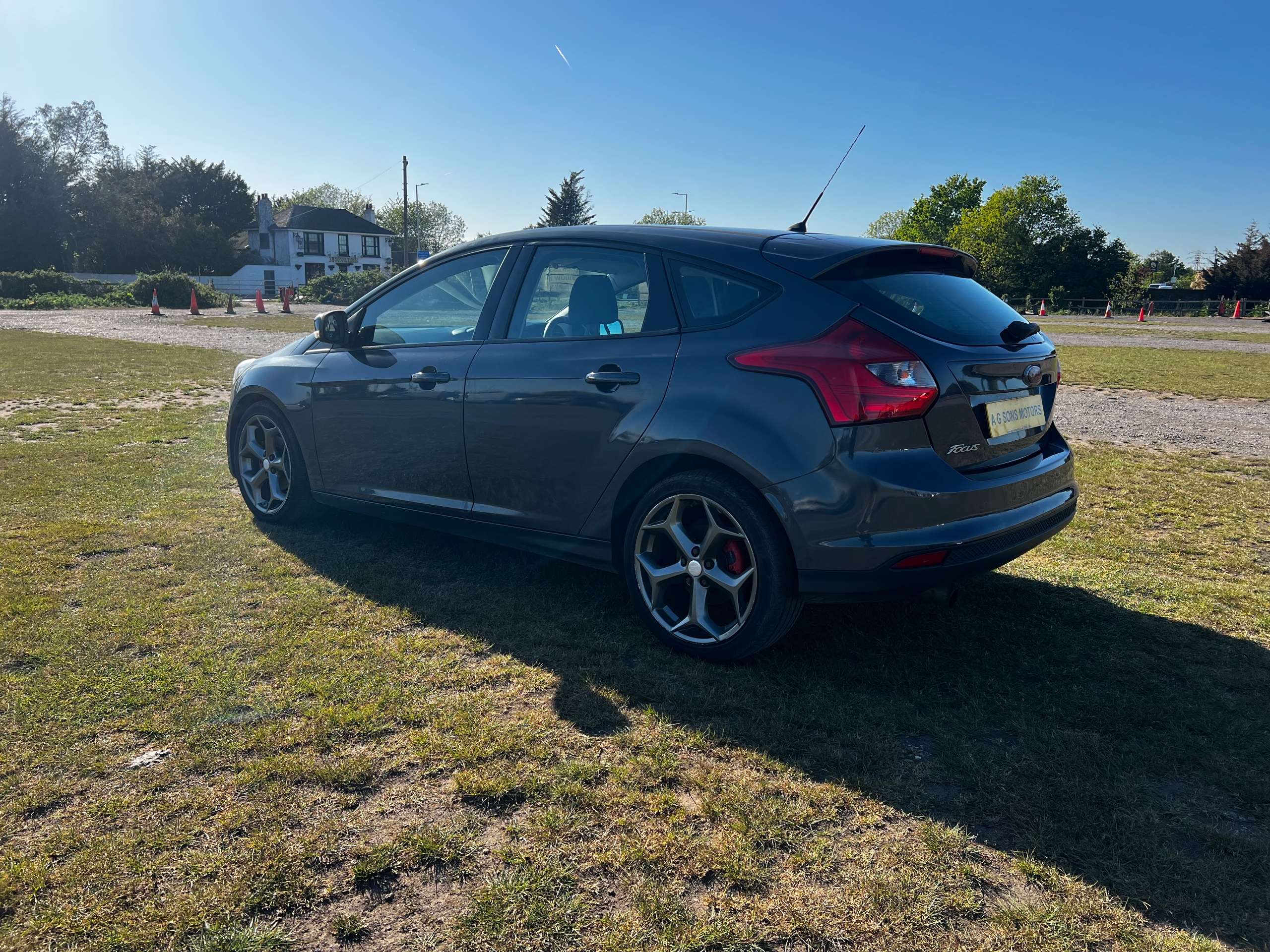A 2015 FORD FOCUS 1.6 TDCi Edge Hatchback 5dr Diesel Manual Euro 5 (s/s) (115 ps) A 2015 FORD FOCUS 1.6 TDCi Edge Hatchback 5dr Diesel Manual Euro 5 (s/s) (115 ps)