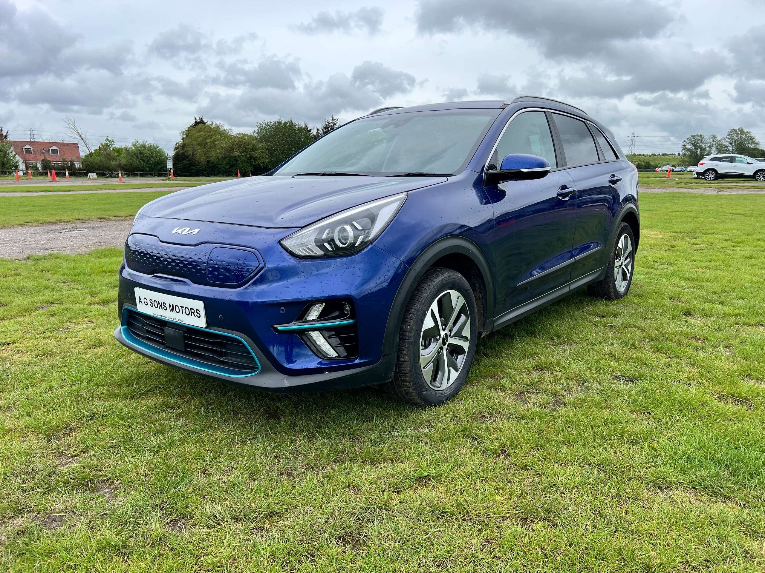 A 2022 KIA NIRO 2 A 2022 KIA NIRO 2