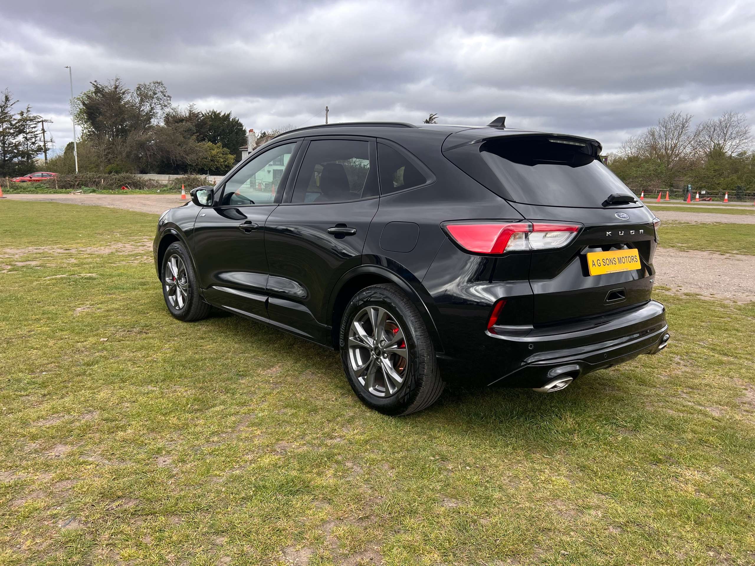 A 2023 FORD KUGA 2.5h Duratec ST-Line Edition SUV 5dr Petrol Hybrid CVT Euro 6 (s/s) (190 ps) A 2023 FORD KUGA 2.5h Duratec ST-Line Edition SUV 5dr Petrol Hybrid CVT Euro 6 (s/s) (190 ps)