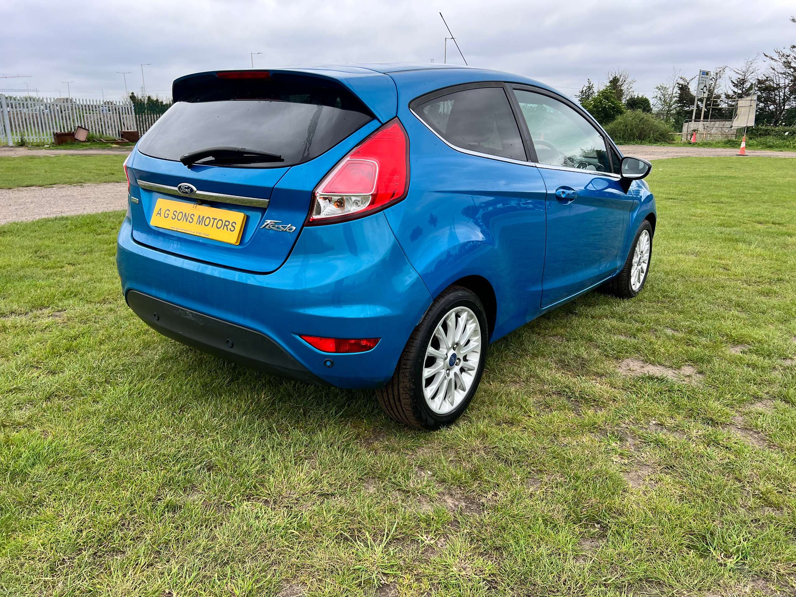 A 2015 FORD FIESTA TITANIUM X A 2015 FORD FIESTA TITANIUM X
