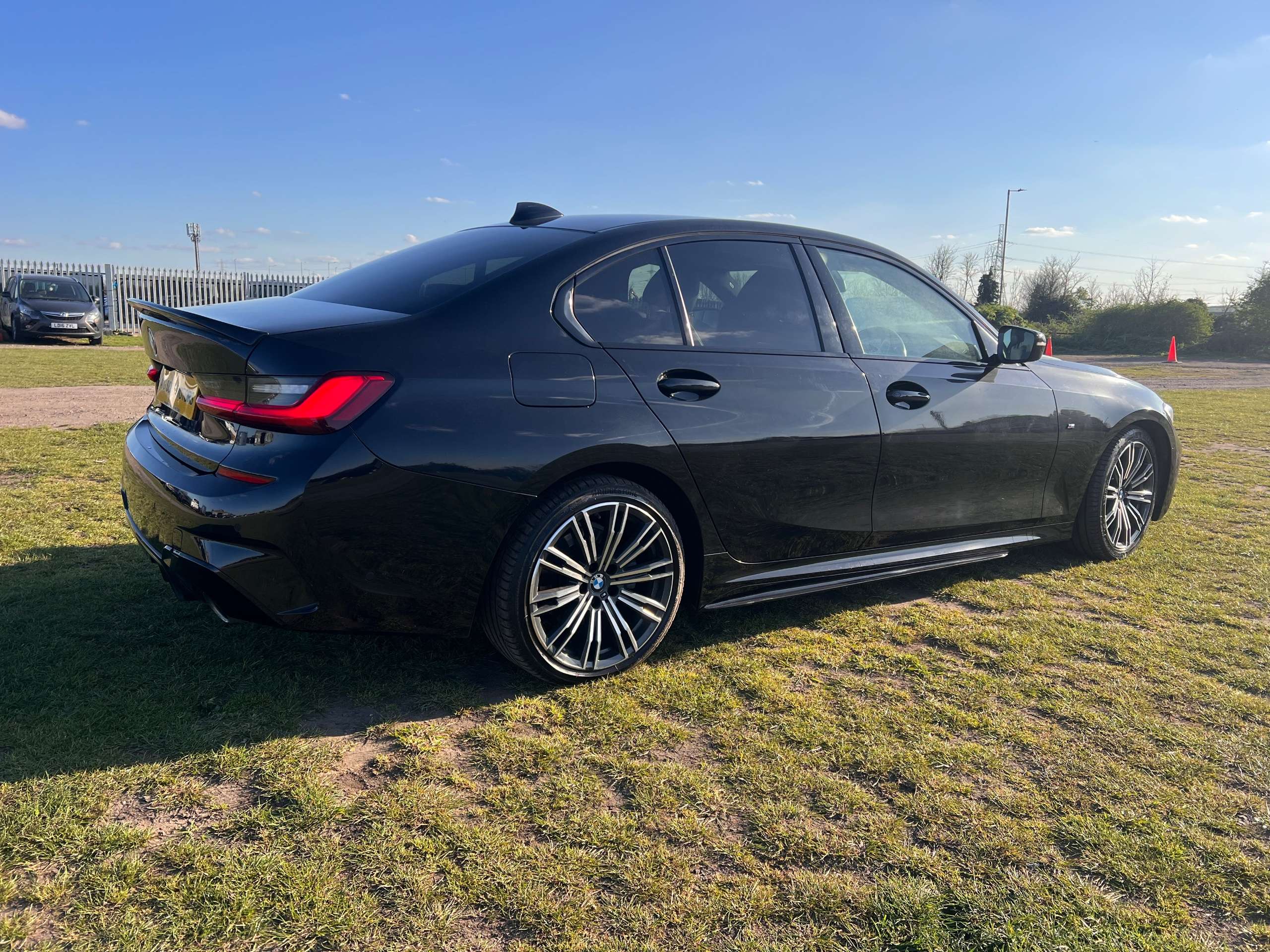 A 2019 BMW 3 SERIES 2.0 320d M Sport Saloon 4dr Diesel Auto Euro 6 (s/s) (190 ps) A 2019 BMW 3 SERIES 2.0 320d M Sport Saloon 4dr Diesel Auto Euro 6 (s/s) (190 ps)