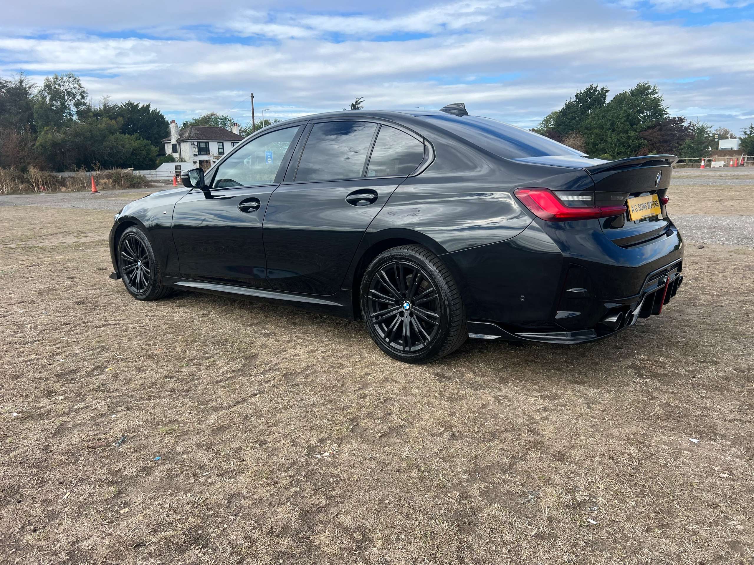 A 2019 BMW 3 SERIES 2.0 320i M Sport Saloon 4dr Petrol Auto Euro 6 (s/s) (184 ps) A 2019 BMW 3 SERIES 2.0 320i M Sport Saloon 4dr Petrol Auto Euro 6 (s/s) (184 ps)