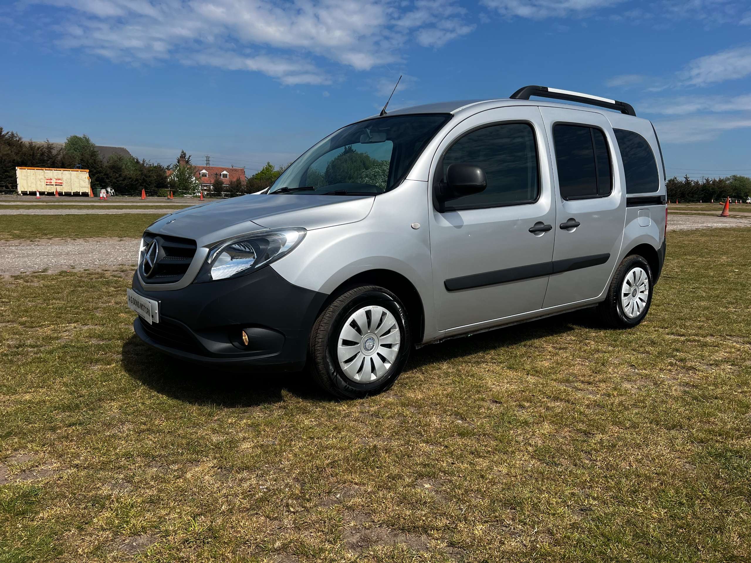 A 2019 MERCEDES-BENZ CITAN 1.5 109 CDI BlueEfficiency Tourer 5dr Diesel Manual L2 Euro 6 (s/s) (5 Seat) (90 ps) A 2019 MERCEDES-BENZ CITAN 1.5 109 CDI BlueEfficiency Tourer 5dr Diesel Manual L2 Euro 6 (s/s) (5 Seat) (90 ps)