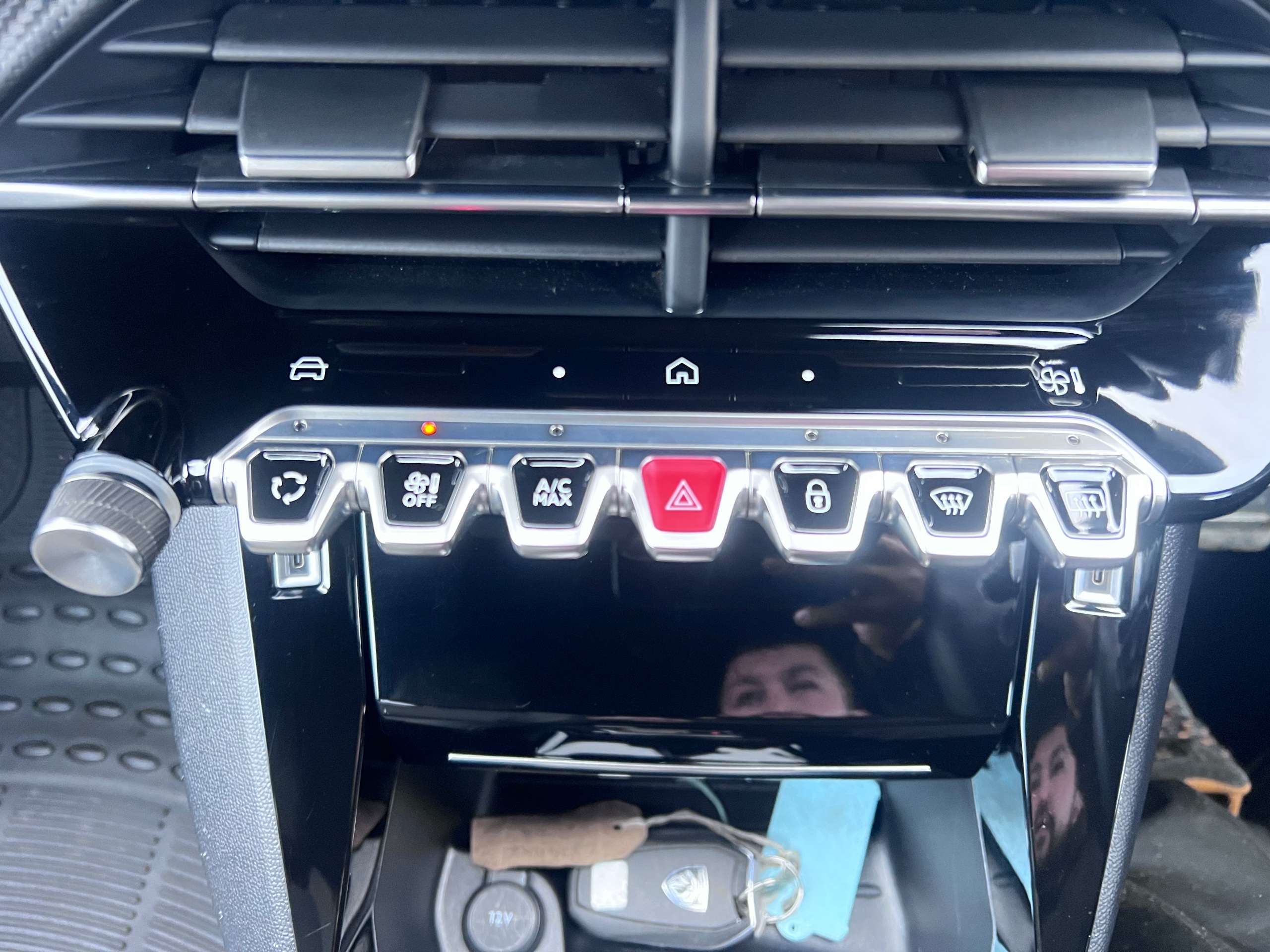 2024 PEUGEOT 2008 2024 PEUGEOT 2008