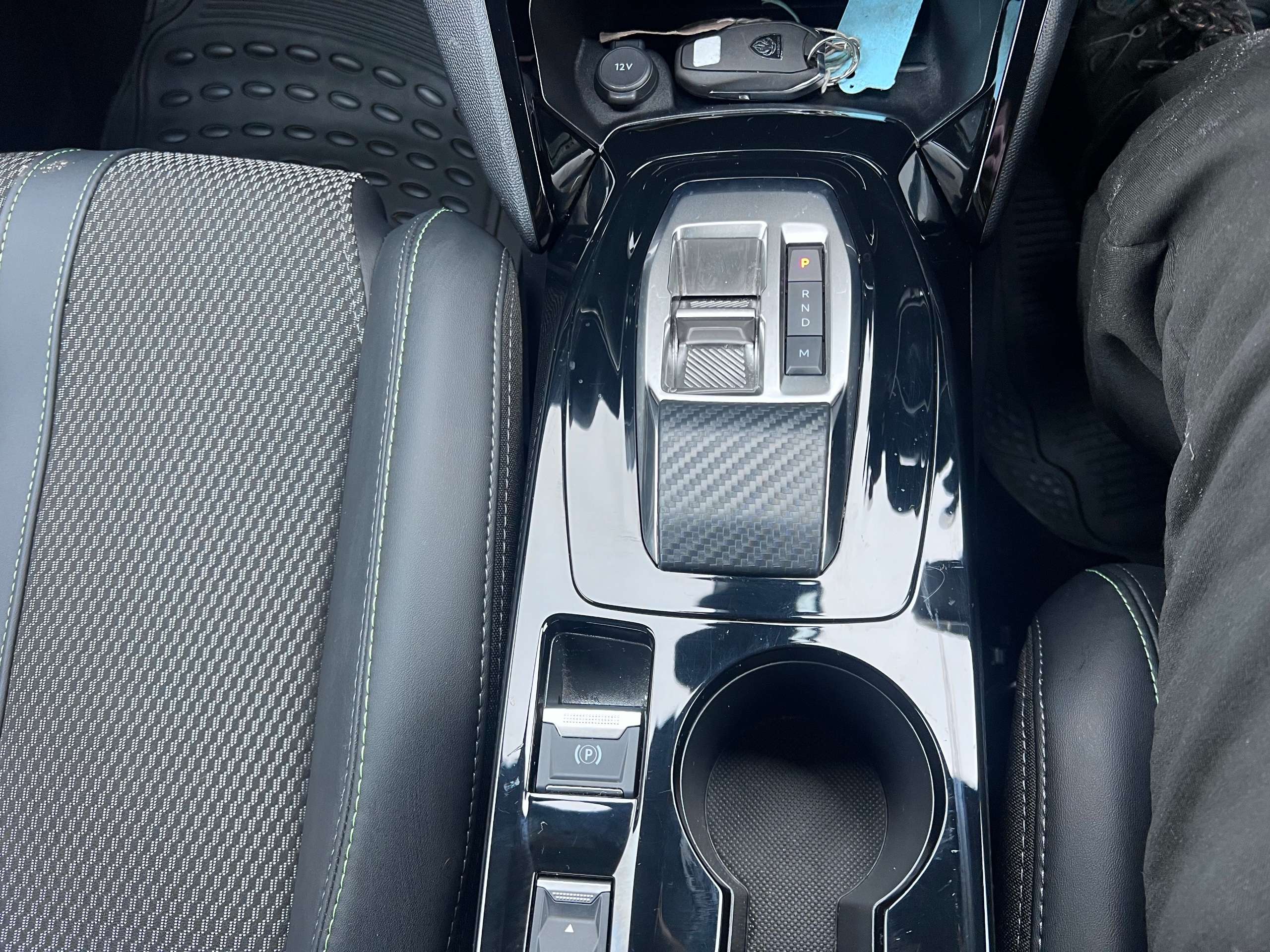 2024 PEUGEOT 2008 2024 PEUGEOT 2008