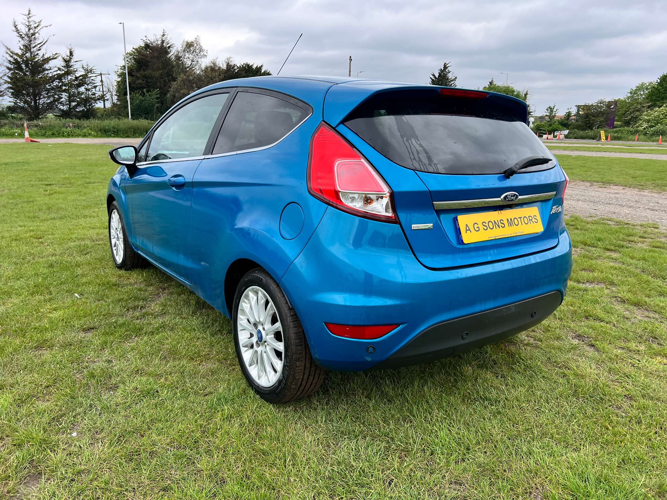 A 2015 FORD FIESTA TITANIUM X A 2015 FORD FIESTA TITANIUM X