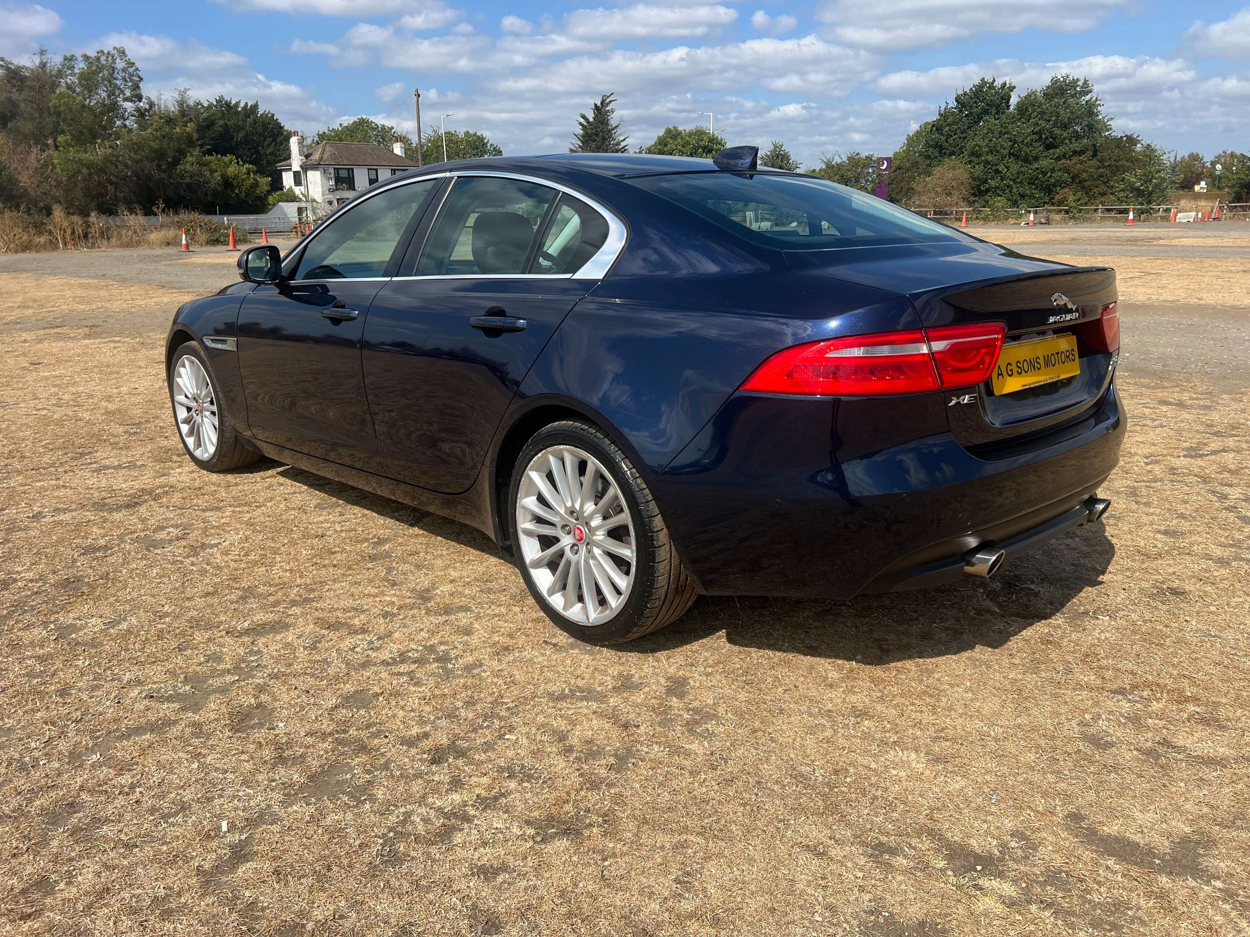 A 2017 JAGUAR XE D PORTFOLIO AWD A 2017 JAGUAR XE D PORTFOLIO AWD