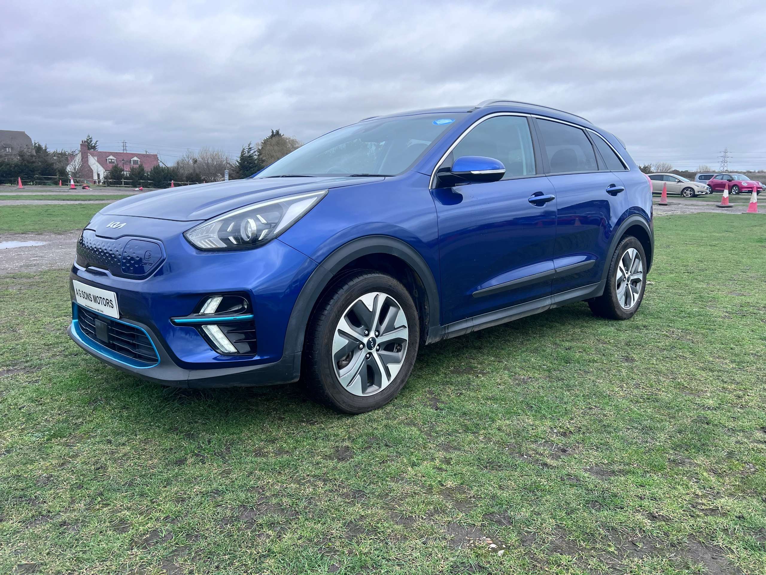 A 2022 KIA NIRO 2 A 2022 KIA NIRO 2