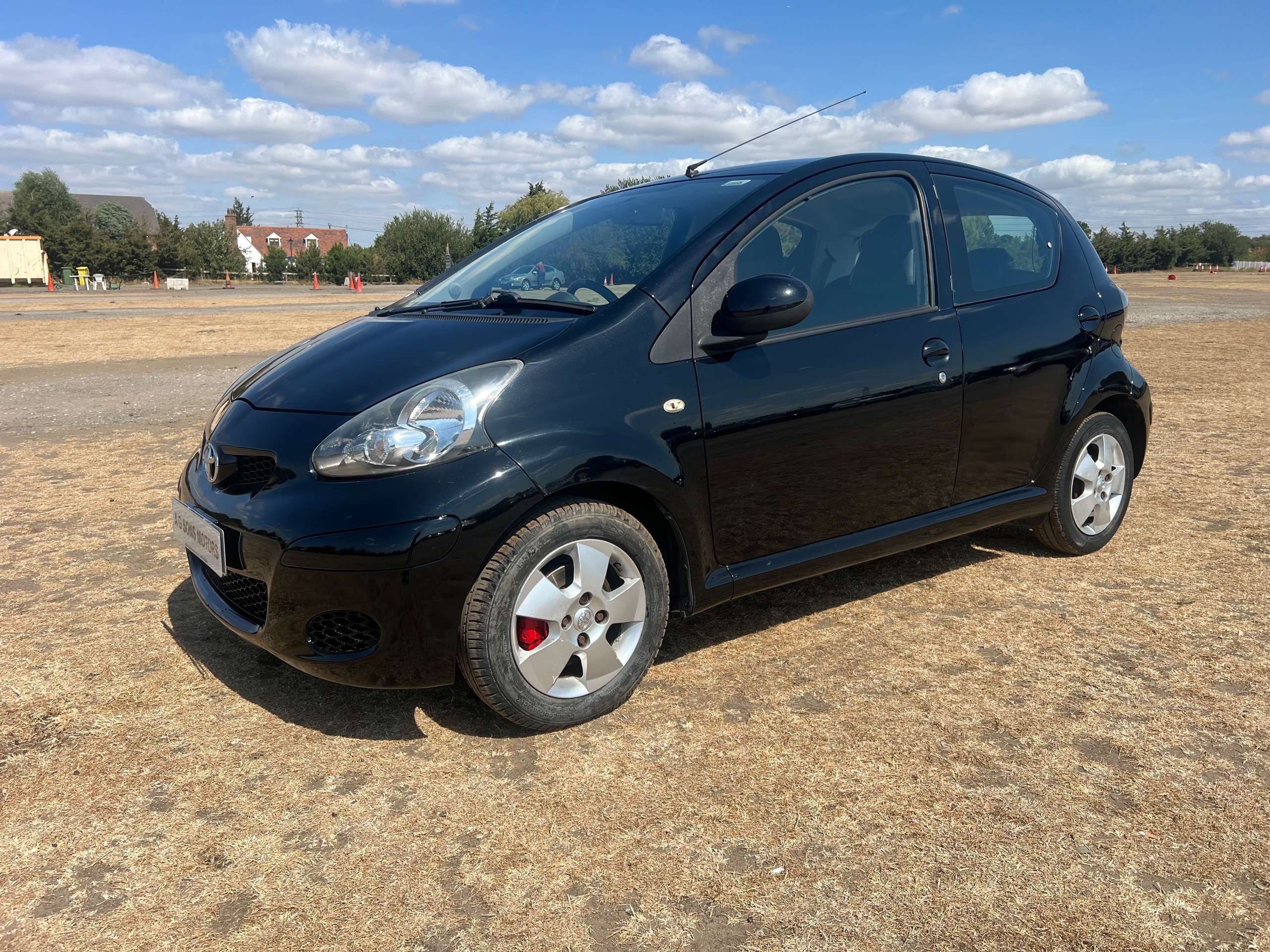 A 2010 TOYOTA AYGO 1.0 VVT-i Black Hatchback 5dr Petrol MultiMode Euro 4 (AC) (67 bhp) A 2010 TOYOTA AYGO 1.0 VVT-i Black Hatchback 5dr Petrol MultiMode Euro 4 (AC) (67 bhp)