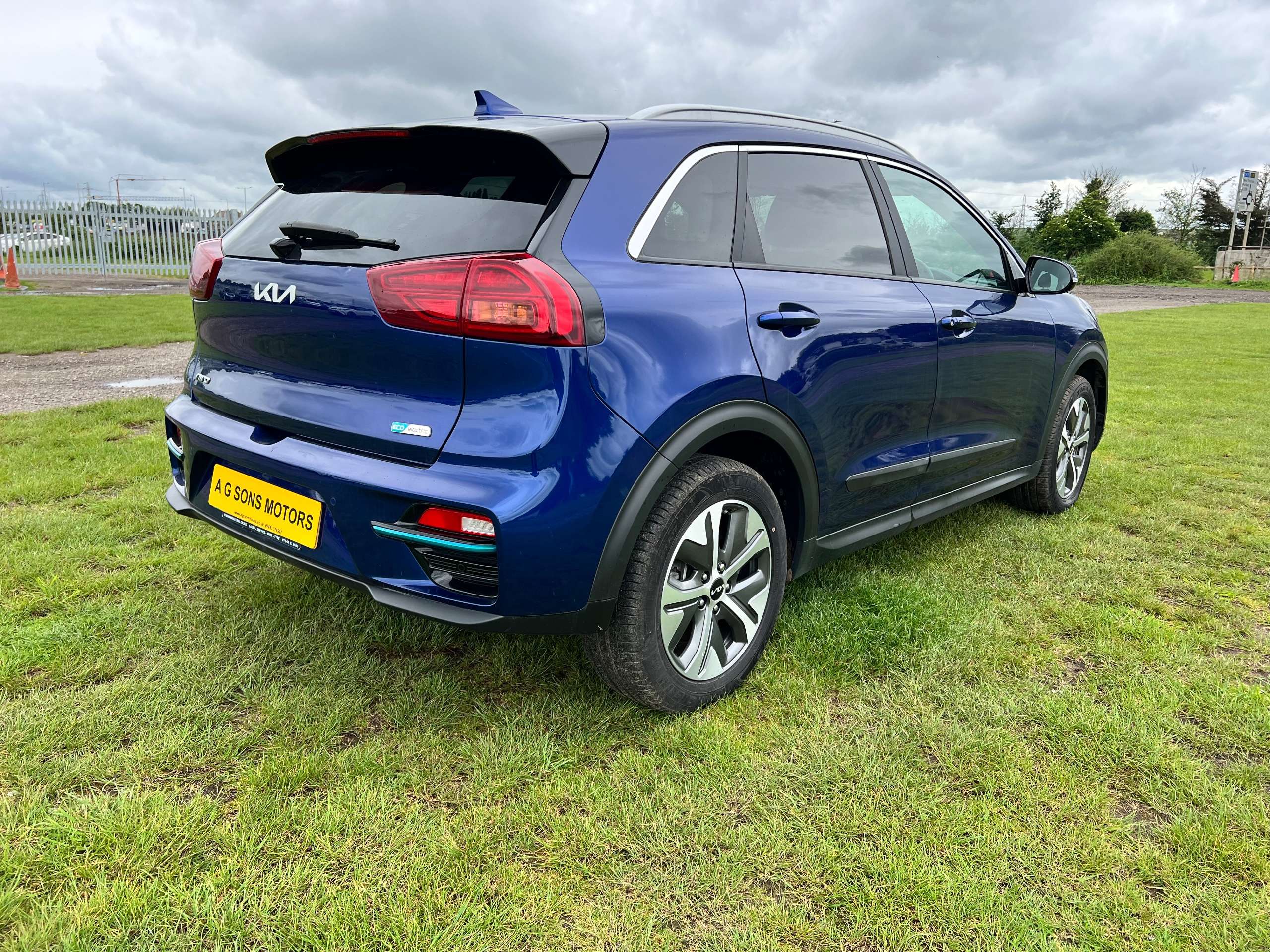 A 2022 KIA NIRO 2 A 2022 KIA NIRO 2