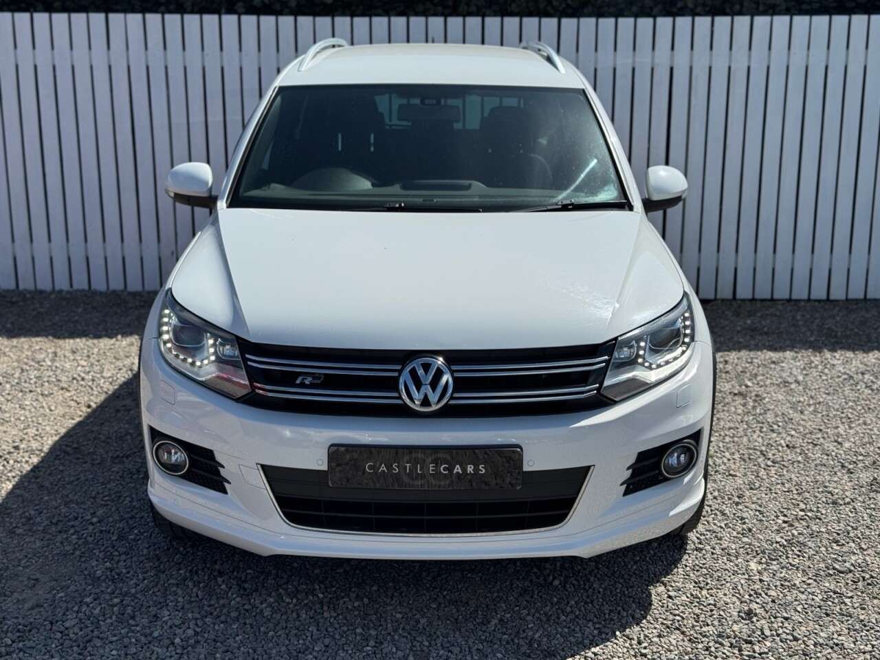 A 2014 VOLKSWAGEN TIGUAN 2.0 TDI BlueMotion Tech R-Line SUV 5dr Diesel Manual 4WD Euro 5 (s/s) (Nav) A 2014 VOLKSWAGEN TIGUAN 2.0 TDI BlueMotion Tech R-Line SUV 5dr Diesel Manual 4WD Euro 5 (s/s) (Nav)