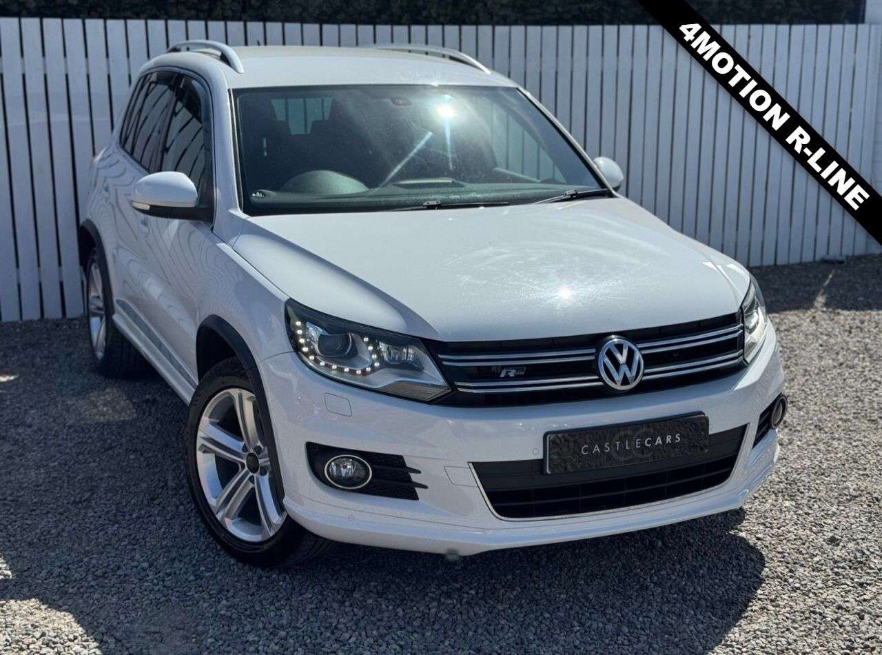 A 2014 VOLKSWAGEN TIGUAN 2.0 TDI BlueMotion Tech R-Line SUV 5dr Diesel Manual 4WD Euro 5 (s/s) (Nav) A 2014 VOLKSWAGEN TIGUAN 2.0 TDI BlueMotion Tech R-Line SUV 5dr Diesel Manual 4WD Euro 5 (s/s) (Nav)