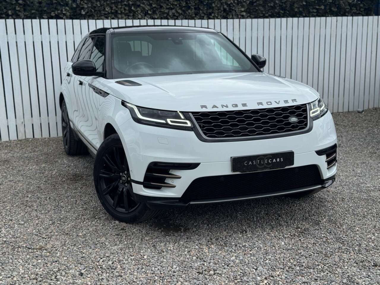 A 2018 LAND ROVER RANGE ROVER VELAR 2.0 D240 R-Dynamic SE SUV 5dr Diesel Auto 4WD Euro 6 (s/s) (240 ps) A 2018 LAND ROVER RANGE ROVER VELAR 2.0 D240 R-Dynamic SE SUV 5dr Diesel Auto 4WD Euro 6 (s/s) (240 ps)