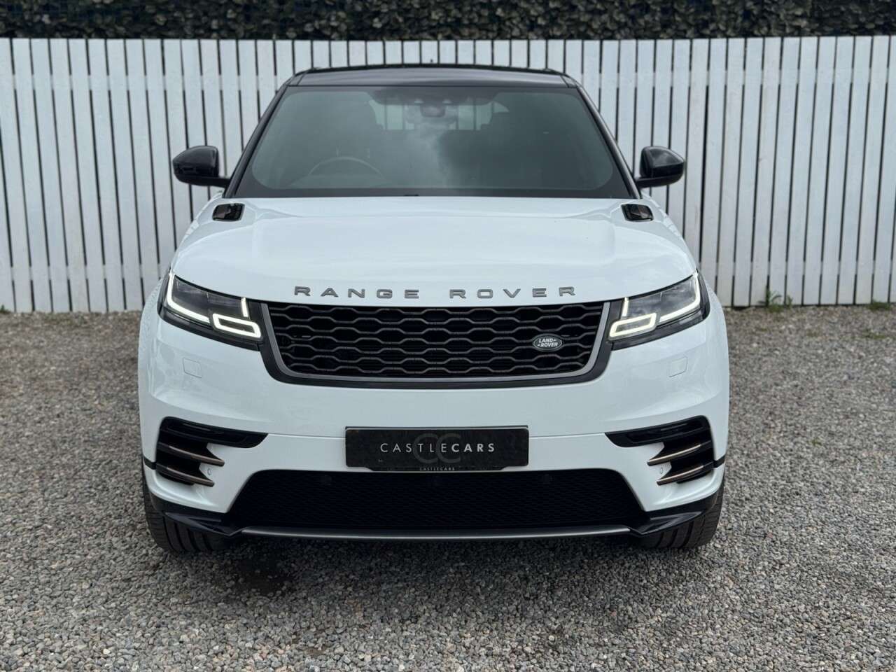 A 2018 LAND ROVER RANGE ROVER VELAR 2.0 D240 R-Dynamic SE SUV 5dr Diesel Auto 4WD Euro 6 (s/s) (240 ps) A 2018 LAND ROVER RANGE ROVER VELAR 2.0 D240 R-Dynamic SE SUV 5dr Diesel Auto 4WD Euro 6 (s/s) (240 ps)