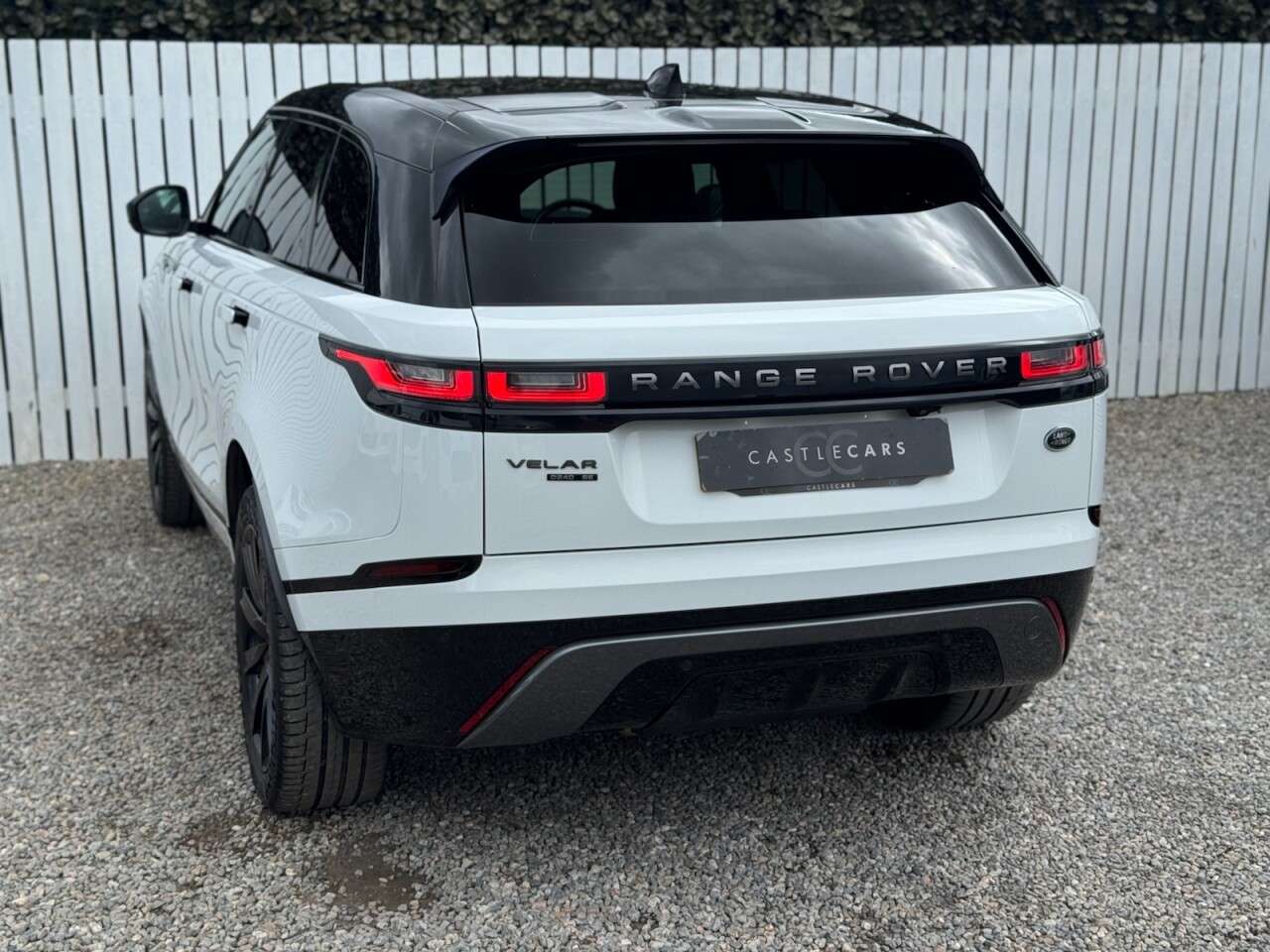 A 2018 LAND ROVER RANGE ROVER VELAR 2.0 D240 R-Dynamic SE SUV 5dr Diesel Auto 4WD Euro 6 (s/s) (240 ps) A 2018 LAND ROVER RANGE ROVER VELAR 2.0 D240 R-Dynamic SE SUV 5dr Diesel Auto 4WD Euro 6 (s/s) (240 ps)