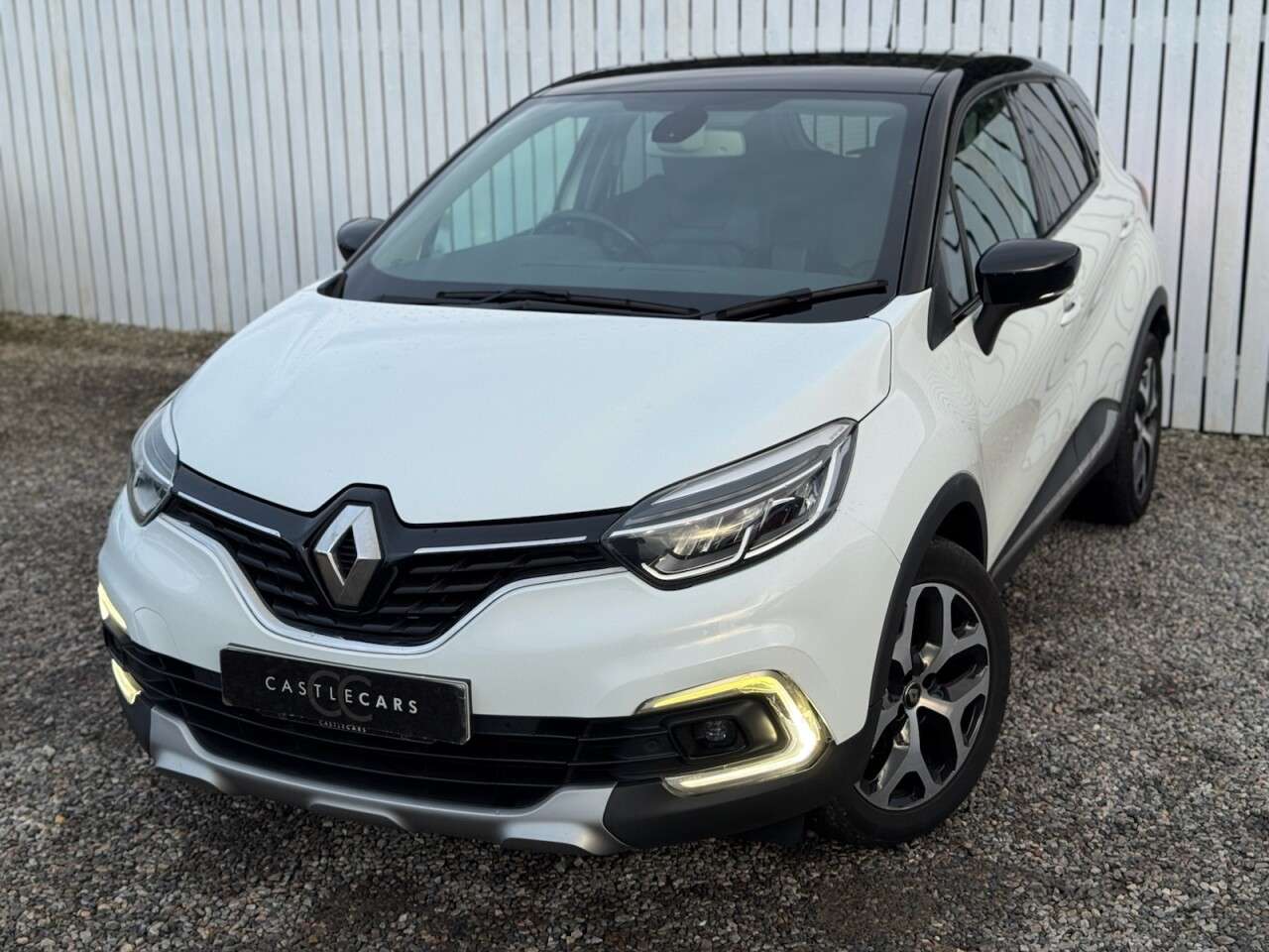 A 2018 RENAULT CAPTUR 1.2 TCe ENERGY Signature X Nav SUV 5dr Petrol EDC Euro 6 (s/s) (120 ps) A 2018 RENAULT CAPTUR 1.2 TCe ENERGY Signature X Nav SUV 5dr Petrol EDC Euro 6 (s/s) (120 ps)
