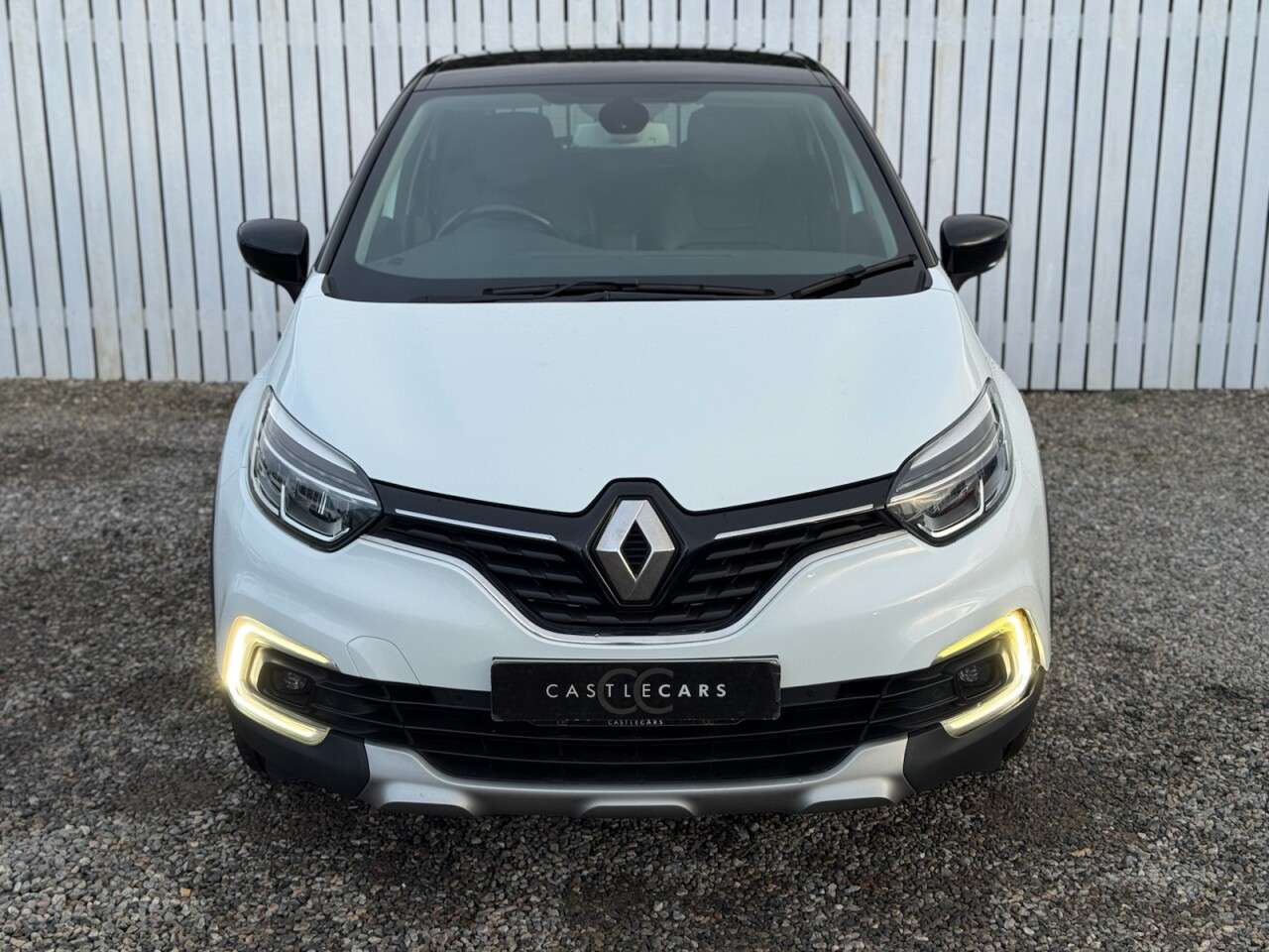 A 2018 RENAULT CAPTUR 1.2 TCe ENERGY Signature X Nav SUV 5dr Petrol EDC Euro 6 (s/s) (120 ps) A 2018 RENAULT CAPTUR 1.2 TCe ENERGY Signature X Nav SUV 5dr Petrol EDC Euro 6 (s/s) (120 ps)