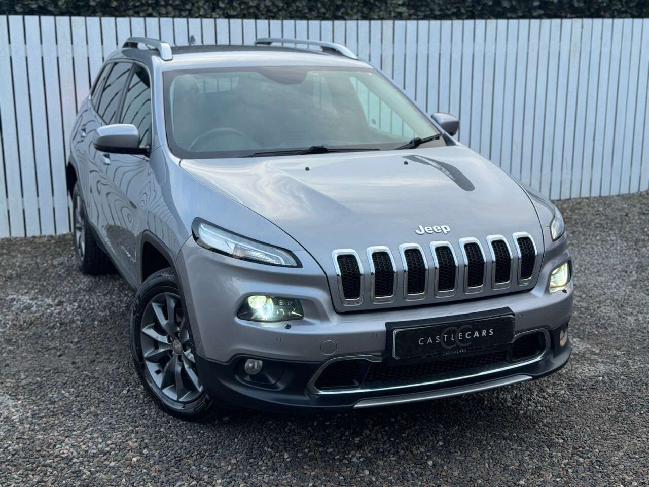 A 2014 JEEP CHEROKEE 2.0 CRD Limited SUV 5dr Diesel Manual 4WD Euro 5 (s/s) (140 ps) A 2014 JEEP CHEROKEE 2.0 CRD Limited SUV 5dr Diesel Manual 4WD Euro 5 (s/s) (140 ps)