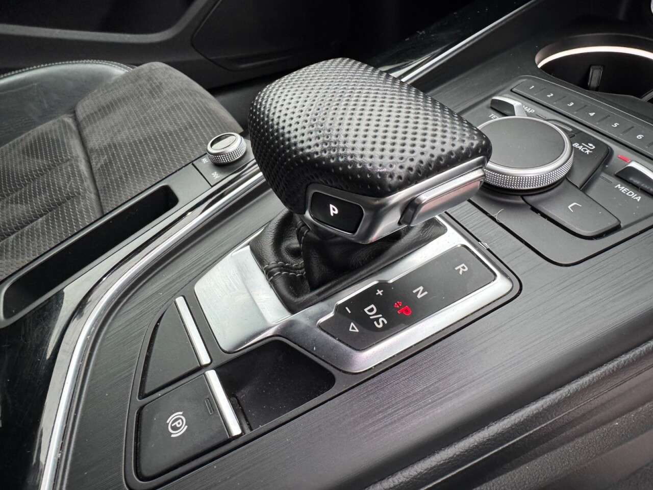 2017 AUDI A4 2017 AUDI A4