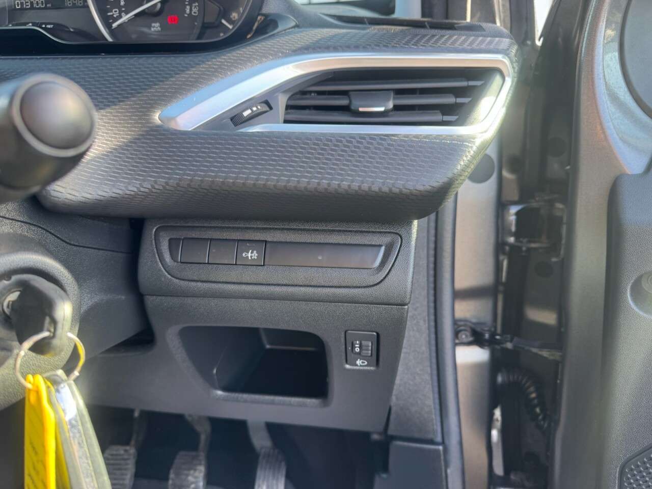 2018 PEUGEOT 208 2018 PEUGEOT 208