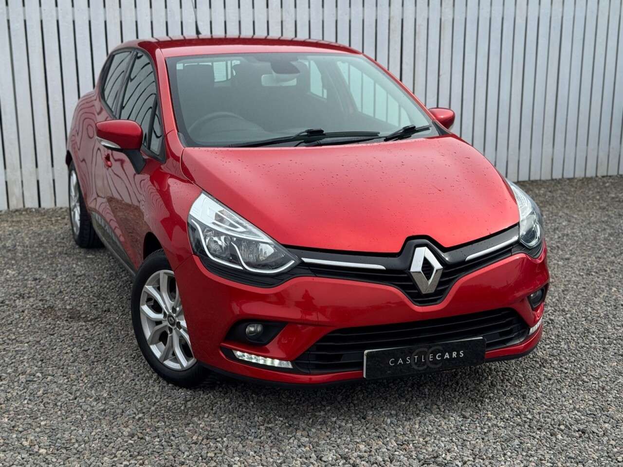 A 2018 RENAULT CLIO 1.2 16V Dynamique Nav Hatchback 5dr Petrol Manual Euro 6 (75 ps) A 2018 RENAULT CLIO 1.2 16V Dynamique Nav Hatchback 5dr Petrol Manual Euro 6 (75 ps)