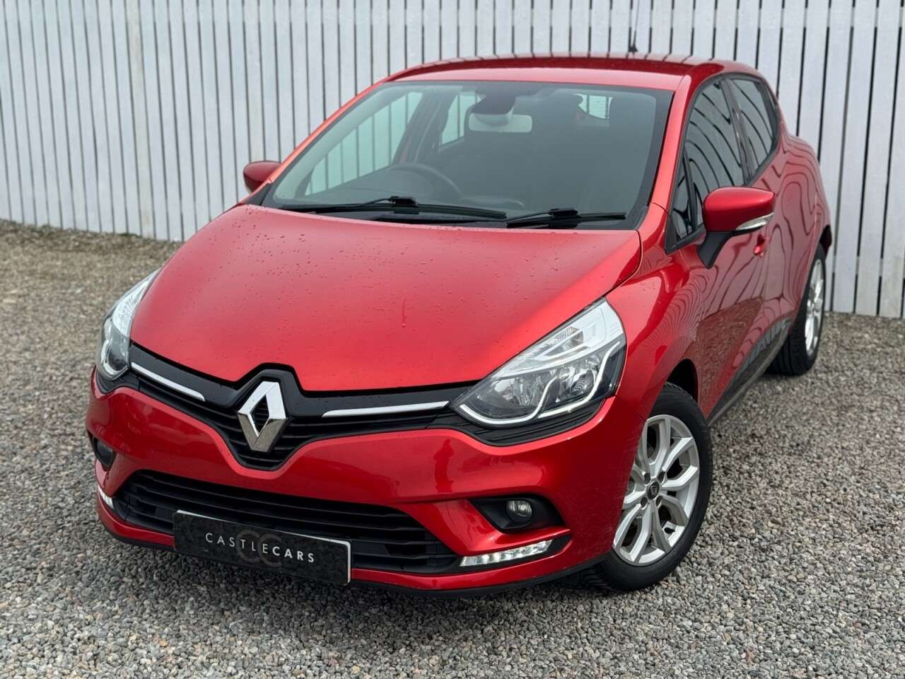 A 2018 RENAULT CLIO 1.2 16V Dynamique Nav Hatchback 5dr Petrol Manual Euro 6 (75 ps) A 2018 RENAULT CLIO 1.2 16V Dynamique Nav Hatchback 5dr Petrol Manual Euro 6 (75 ps)