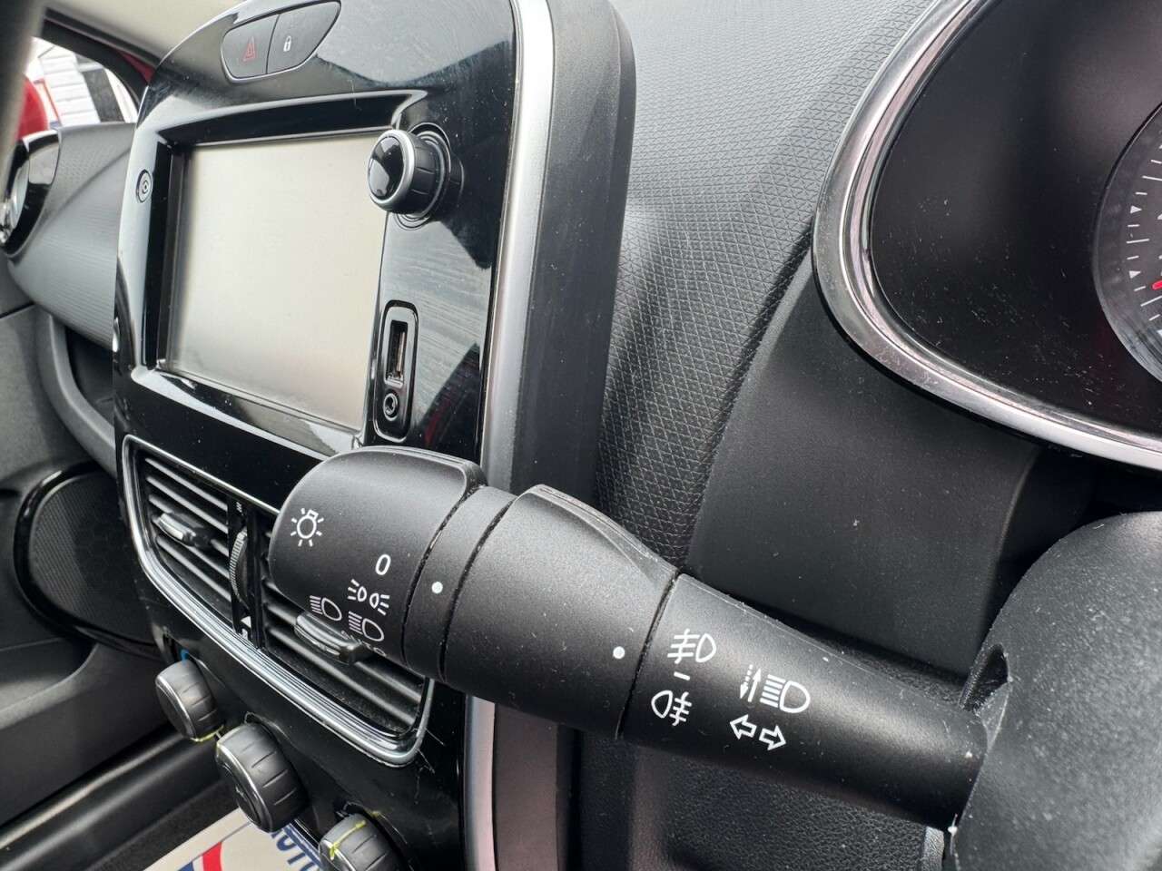 2018 RENAULT CLIO 2018 RENAULT CLIO