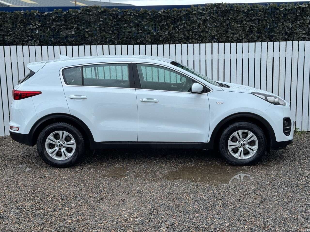 A 2017 KIA SPORTAGE 1.7 CRDi 1 SUV 5dr Diesel Manual Euro 6 (s/s) (114 bhp) A 2017 KIA SPORTAGE 1.7 CRDi 1 SUV 5dr Diesel Manual Euro 6 (s/s) (114 bhp)