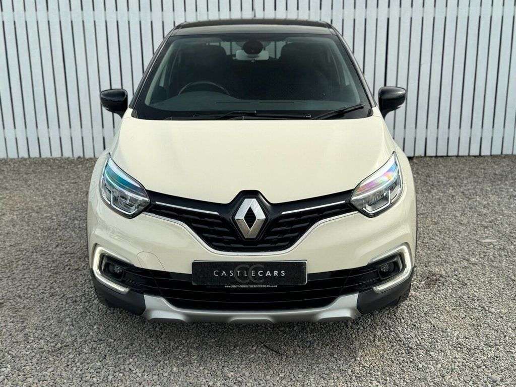 A 2017 RENAULT CAPTUR 0.9 TCe ENERGY Dynamique S Nav SUV 5dr Petrol Manual Euro 6 (s/s) (90 ps) A 2017 RENAULT CAPTUR 0.9 TCe ENERGY Dynamique S Nav SUV 5dr Petrol Manual Euro 6 (s/s) (90 ps)