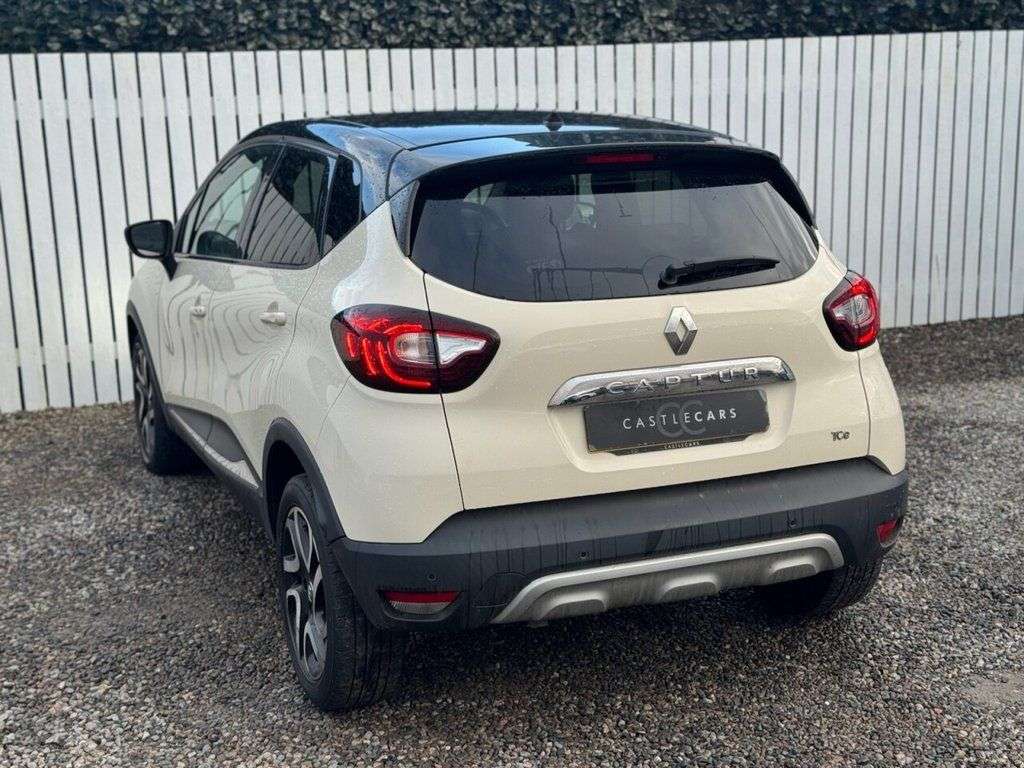 A 2017 RENAULT CAPTUR 0.9 TCe ENERGY Dynamique S Nav SUV 5dr Petrol Manual Euro 6 (s/s) (90 ps) A 2017 RENAULT CAPTUR 0.9 TCe ENERGY Dynamique S Nav SUV 5dr Petrol Manual Euro 6 (s/s) (90 ps)