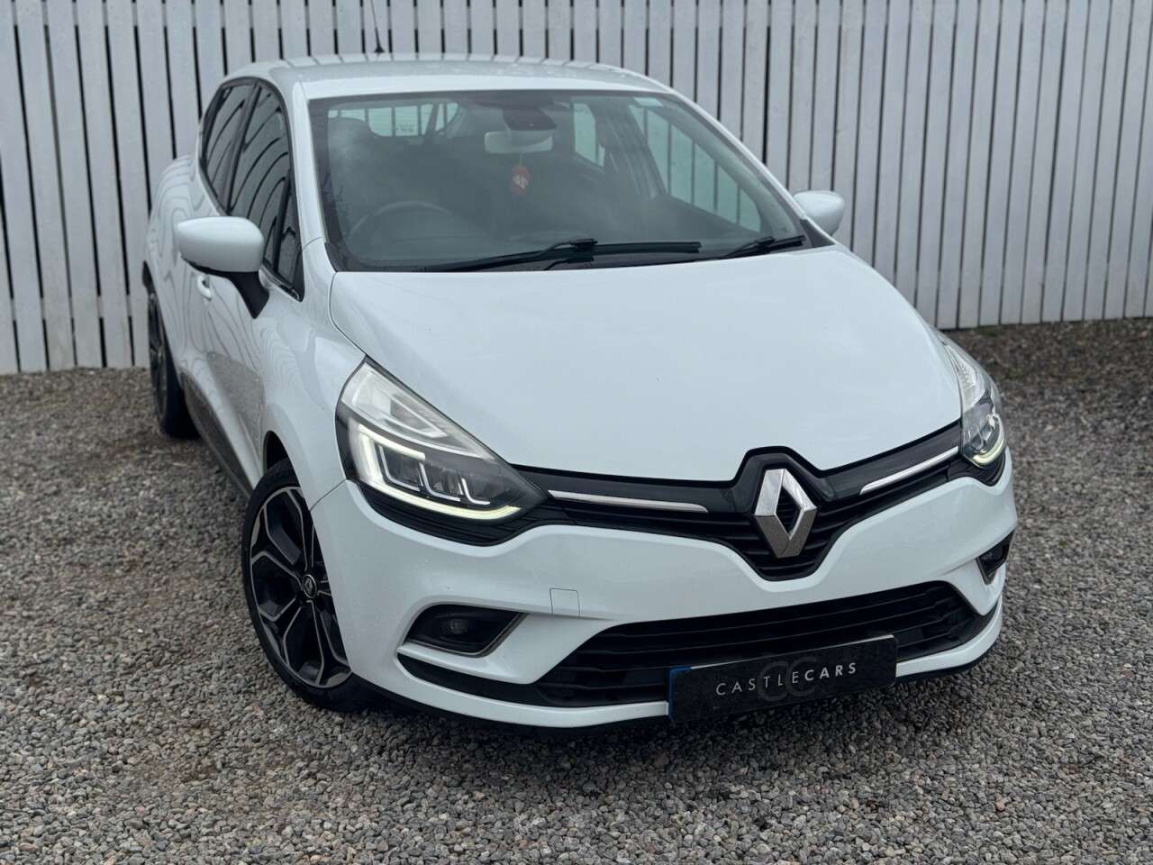 A 2017 RENAULT CLIO 1.5 dCi Dynamique S Nav Hatchback 5dr Diesel Manual Euro 6 (s/s) (90 ps) A 2017 RENAULT CLIO 1.5 dCi Dynamique S Nav Hatchback 5dr Diesel Manual Euro 6 (s/s) (90 ps)