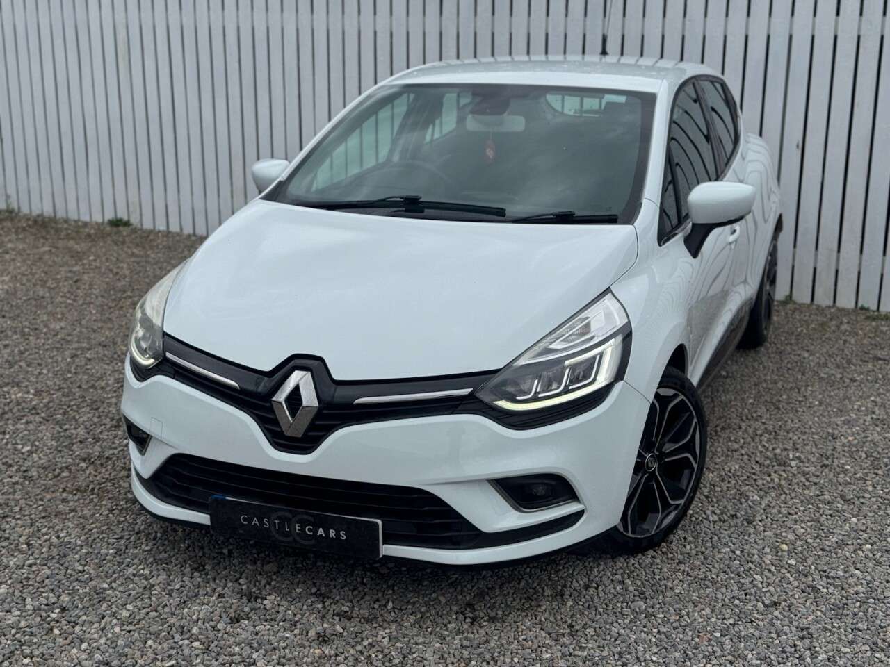 A 2017 RENAULT CLIO 1.5 dCi Dynamique S Nav Hatchback 5dr Diesel Manual Euro 6 (s/s) (90 ps) A 2017 RENAULT CLIO 1.5 dCi Dynamique S Nav Hatchback 5dr Diesel Manual Euro 6 (s/s) (90 ps)