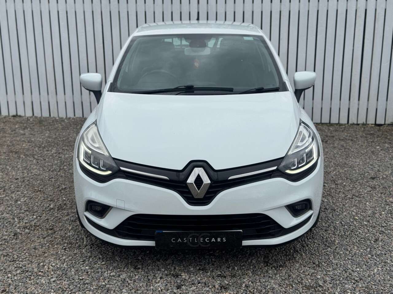 A 2017 RENAULT CLIO 1.5 dCi Dynamique S Nav Hatchback 5dr Diesel Manual Euro 6 (s/s) (90 ps) A 2017 RENAULT CLIO 1.5 dCi Dynamique S Nav Hatchback 5dr Diesel Manual Euro 6 (s/s) (90 ps)