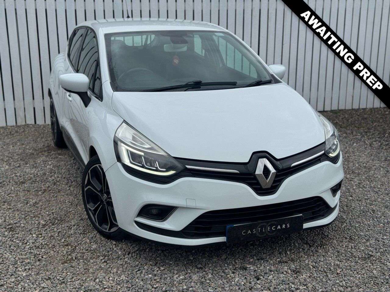 A 2017 RENAULT CLIO 1.5 dCi Dynamique S Nav Hatchback 5dr Diesel Manual Euro 6 (s/s) (90 ps) A 2017 RENAULT CLIO 1.5 dCi Dynamique S Nav Hatchback 5dr Diesel Manual Euro 6 (s/s) (90 ps)