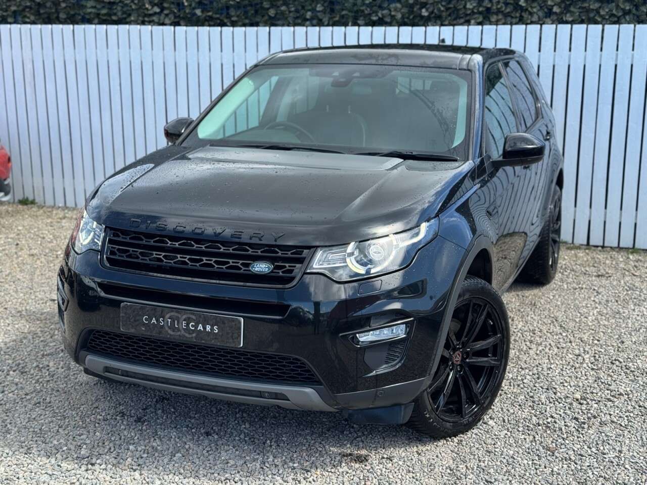 A 2017 LAND ROVER DISCOVERY SPORT 2.0 TD4 HSE Black SUV 5dr Diesel Auto 4WD Euro 6 (s/s) (180 ps) A 2017 LAND ROVER DISCOVERY SPORT 2.0 TD4 HSE Black SUV 5dr Diesel Auto 4WD Euro 6 (s/s) (180 ps)