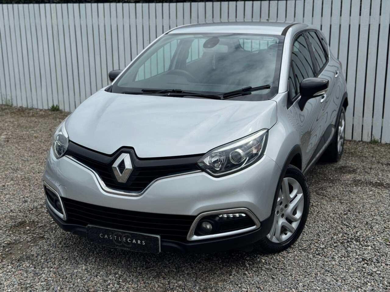 A 2016 RENAULT CAPTUR 1.5 dCi ENERGY Dynamique Nav SUV 5dr Diesel Manual Euro 6 (s/s) (90 ps) A 2016 RENAULT CAPTUR 1.5 dCi ENERGY Dynamique Nav SUV 5dr Diesel Manual Euro 6 (s/s) (90 ps)