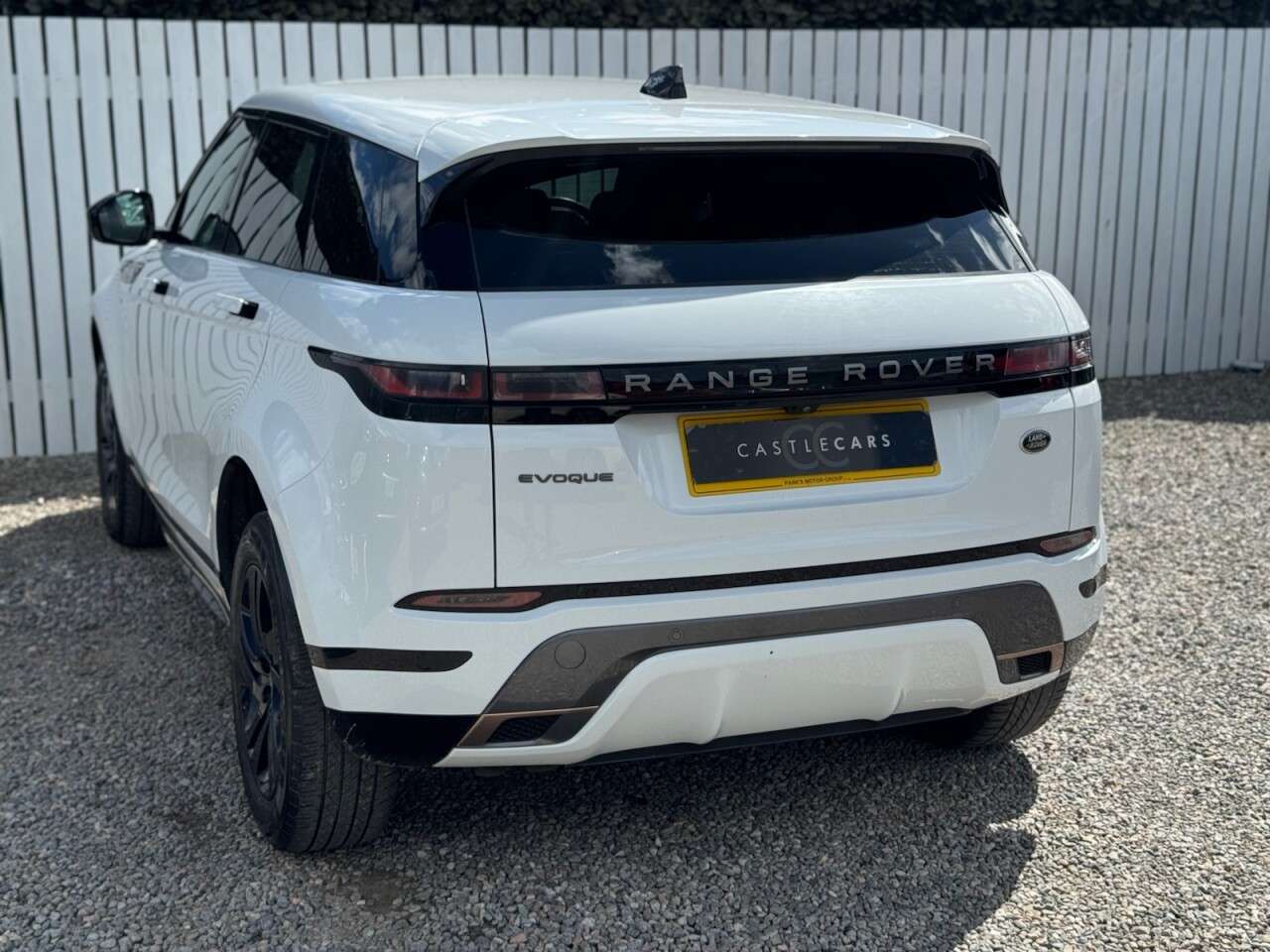 A 2023 LAND ROVER RANGE ROVER EVOQUE 2.0 D165 R-Dynamic S SUV 5dr Diesel Manual FWD Euro 6 (s/s) (163 ps) A 2023 LAND ROVER RANGE ROVER EVOQUE 2.0 D165 R-Dynamic S SUV 5dr Diesel Manual FWD Euro 6 (s/s) (163 ps)