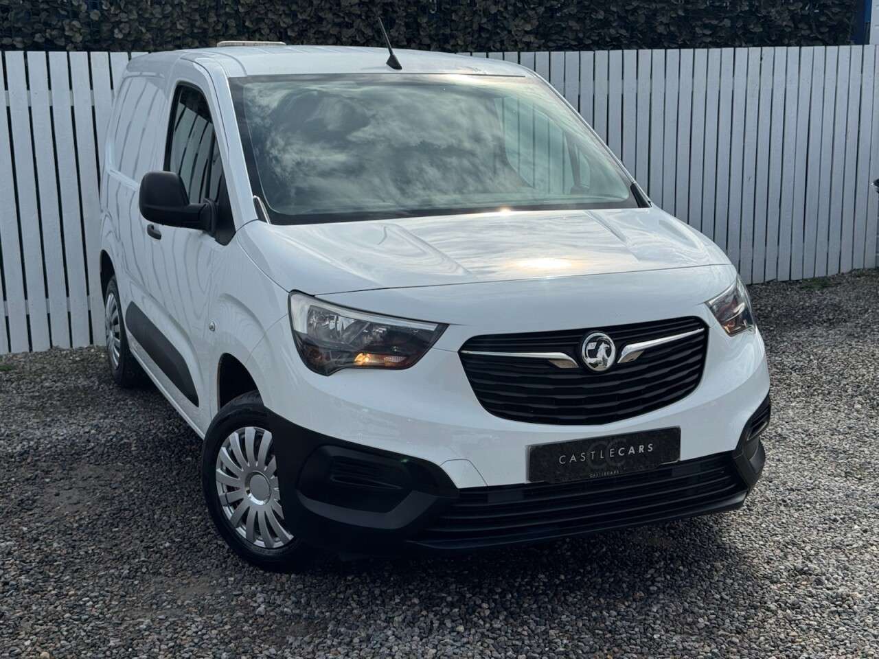 A 2019 VAUXHALL COMBO 1.6 Turbo D 2000 Edition Panel Van 4dr Diesel Manual L1 H1 Euro 6 (s/s) (10 A 2019 VAUXHALL COMBO 1.6 Turbo D 2000 Edition Panel Van 4dr Diesel Manual L1 H1 Euro 6 (s/s) (10