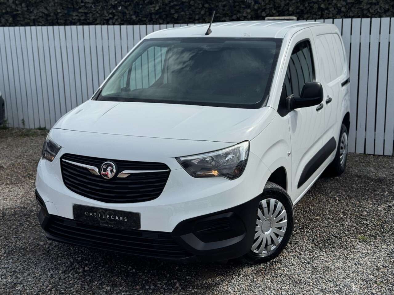 A 2019 VAUXHALL COMBO 1.6 Turbo D 2000 Edition Panel Van 4dr Diesel Manual L1 H1 Euro 6 (s/s) (10 A 2019 VAUXHALL COMBO 1.6 Turbo D 2000 Edition Panel Van 4dr Diesel Manual L1 H1 Euro 6 (s/s) (10