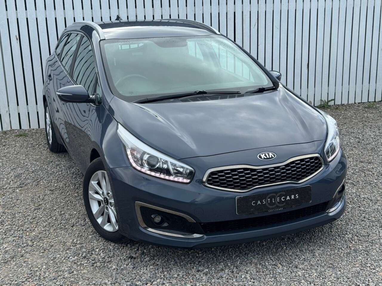 A 2017 KIA CEED 1.6 CRDi 2 Sportswagon 5dr Diesel Manual Euro 6 (s/s) (134 bhp) A 2017 KIA CEED 1.6 CRDi 2 Sportswagon 5dr Diesel Manual Euro 6 (s/s) (134 bhp)