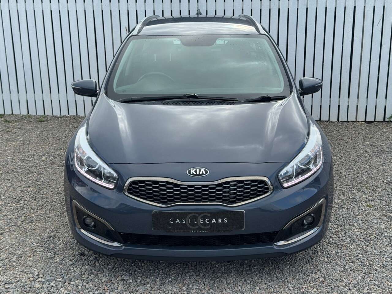 A 2017 KIA CEED 1.6 CRDi 2 Sportswagon 5dr Diesel Manual Euro 6 (s/s) (134 bhp) A 2017 KIA CEED 1.6 CRDi 2 Sportswagon 5dr Diesel Manual Euro 6 (s/s) (134 bhp)
