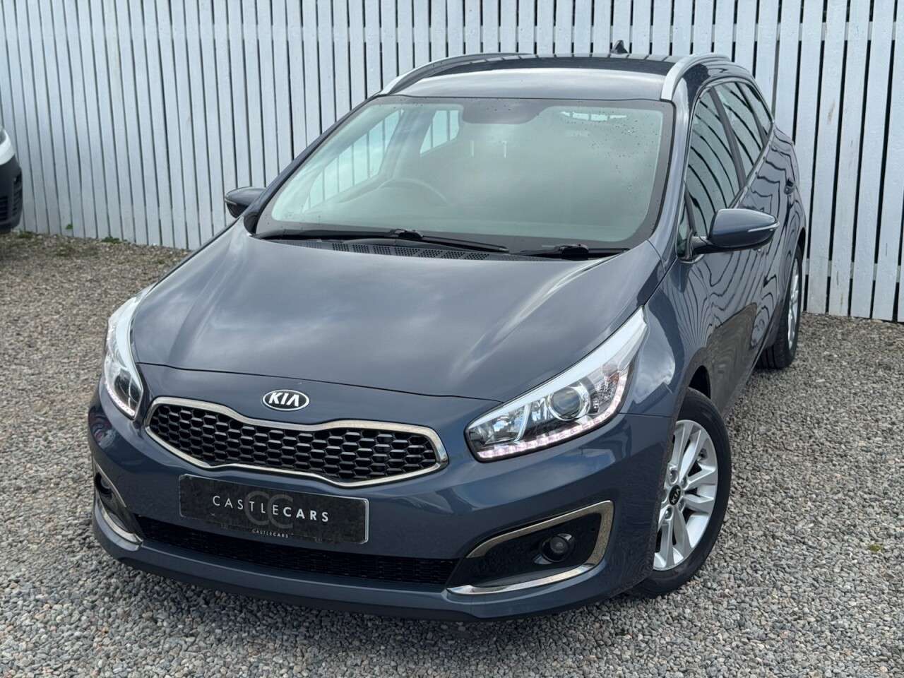 A 2017 KIA CEED 1.6 CRDi 2 Sportswagon 5dr Diesel Manual Euro 6 (s/s) (134 bhp) A 2017 KIA CEED 1.6 CRDi 2 Sportswagon 5dr Diesel Manual Euro 6 (s/s) (134 bhp)