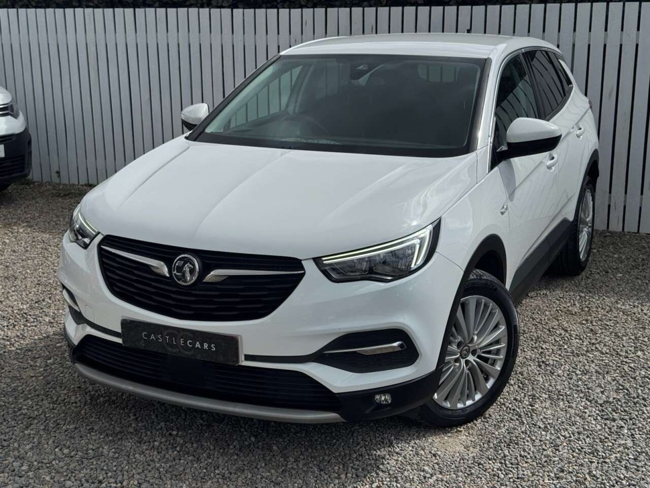 A 2018 VAUXHALL GRANDLAND X 1.2 Turbo Sport Nav SUV 5dr Petrol Manual Euro 6 (s/s) (130 ps) A 2018 VAUXHALL GRANDLAND X 1.2 Turbo Sport Nav SUV 5dr Petrol Manual Euro 6 (s/s) (130 ps)