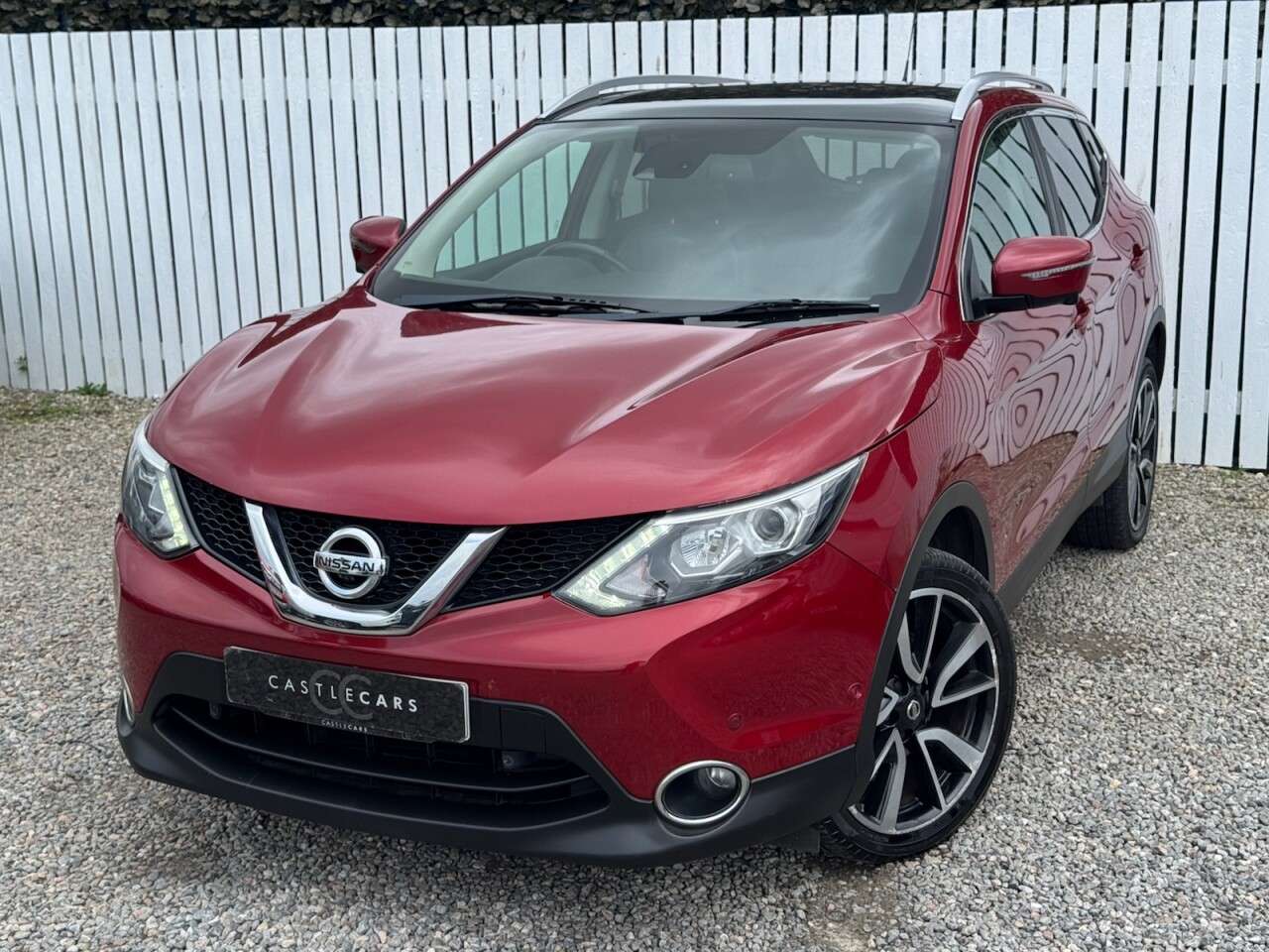 A 2017 NISSAN QASHQAI 1.5 dCi Tekna SUV 5dr Diesel Manual 2WD Euro 6 (s/s) (110 ps) A 2017 NISSAN QASHQAI 1.5 dCi Tekna SUV 5dr Diesel Manual 2WD Euro 6 (s/s) (110 ps)