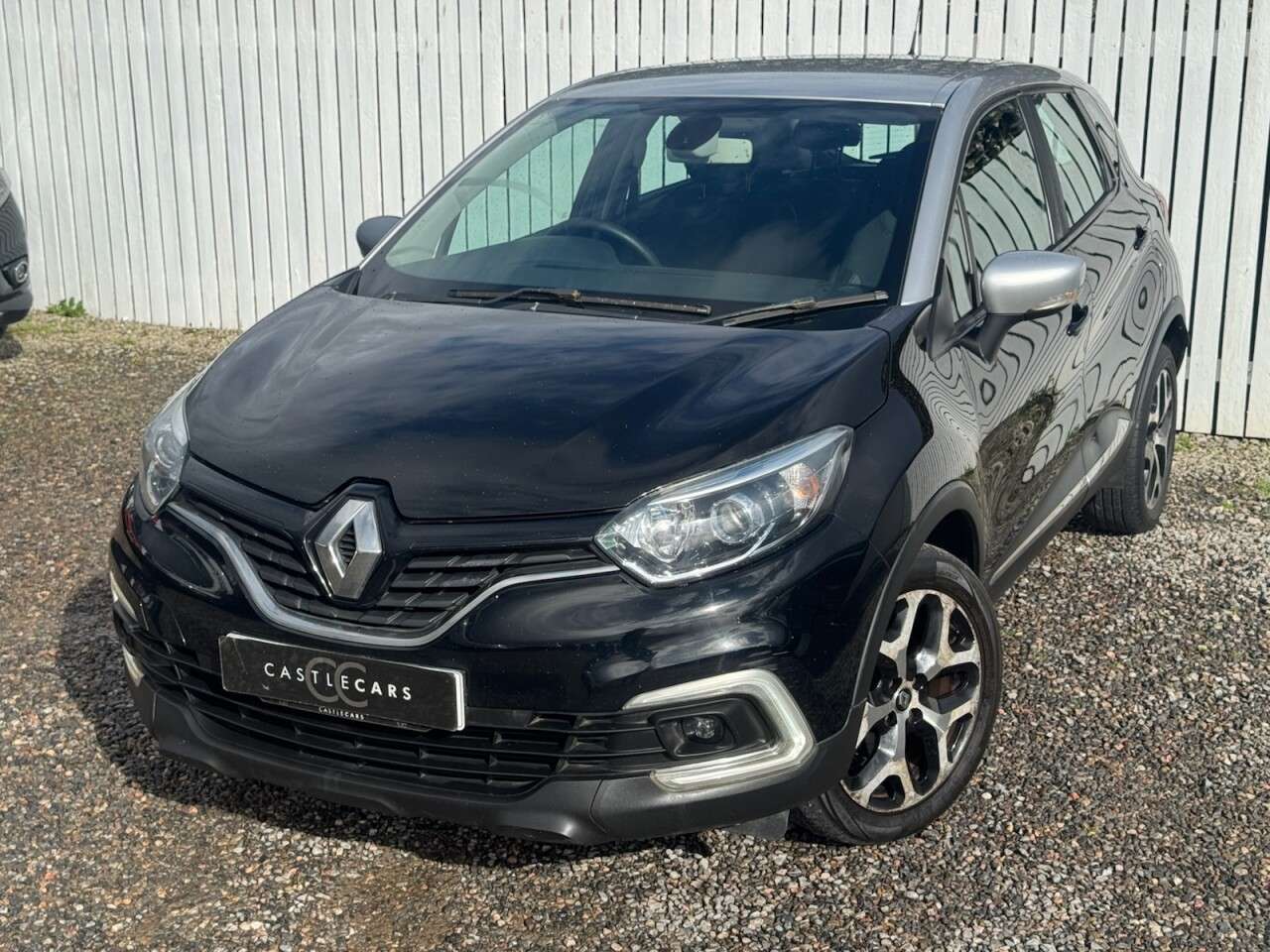 A 2017 RENAULT CAPTUR 1.5 dCi ENERGY Dynamique Nav SUV 5dr Diesel Manual Euro 6 (s/s) (90 ps) A 2017 RENAULT CAPTUR 1.5 dCi ENERGY Dynamique Nav SUV 5dr Diesel Manual Euro 6 (s/s) (90 ps)
